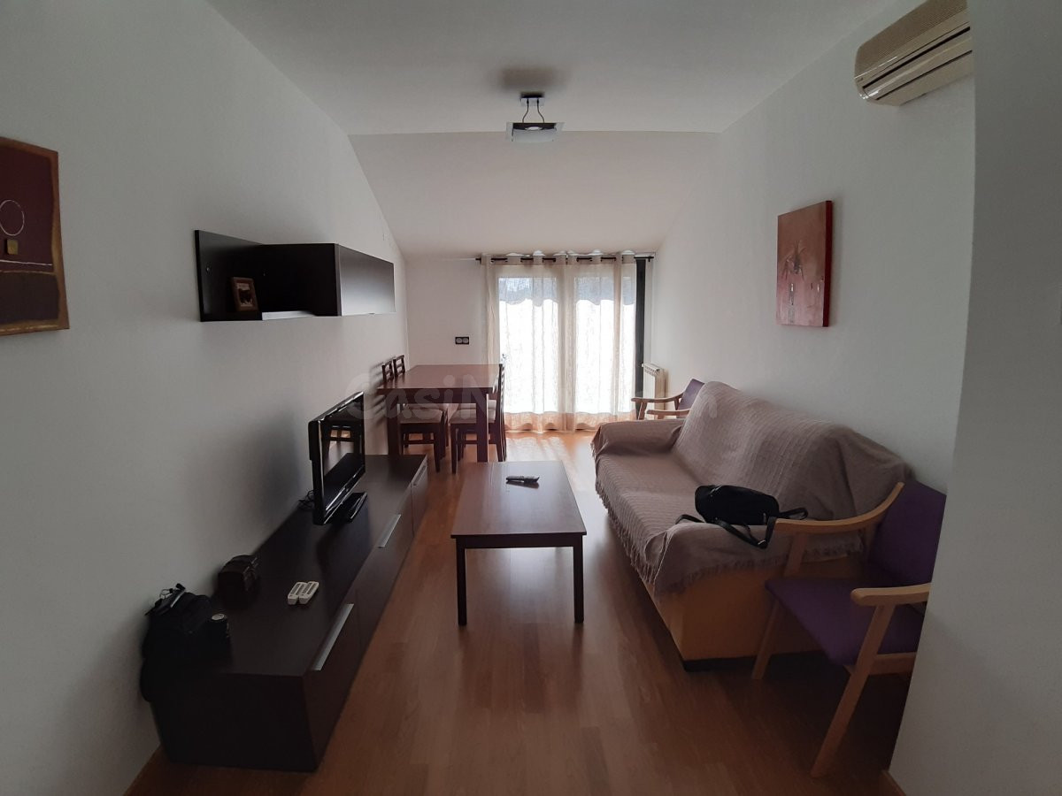 APARTAMENTO SEMINUEVO, CÉNTRICO CON PISCINA COMUNITARIA, AIR - foto 2