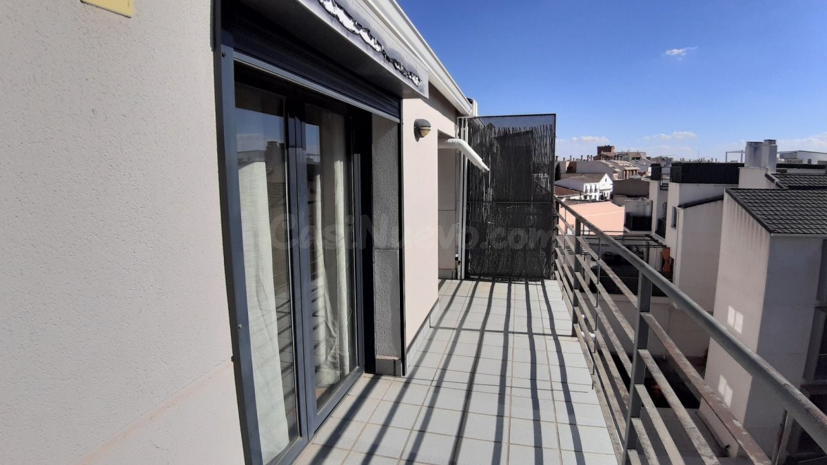 APARTAMENTO SEMINUEVO, CÉNTRICO CON PISCINA COMUNITARIA, AIR - foto 4