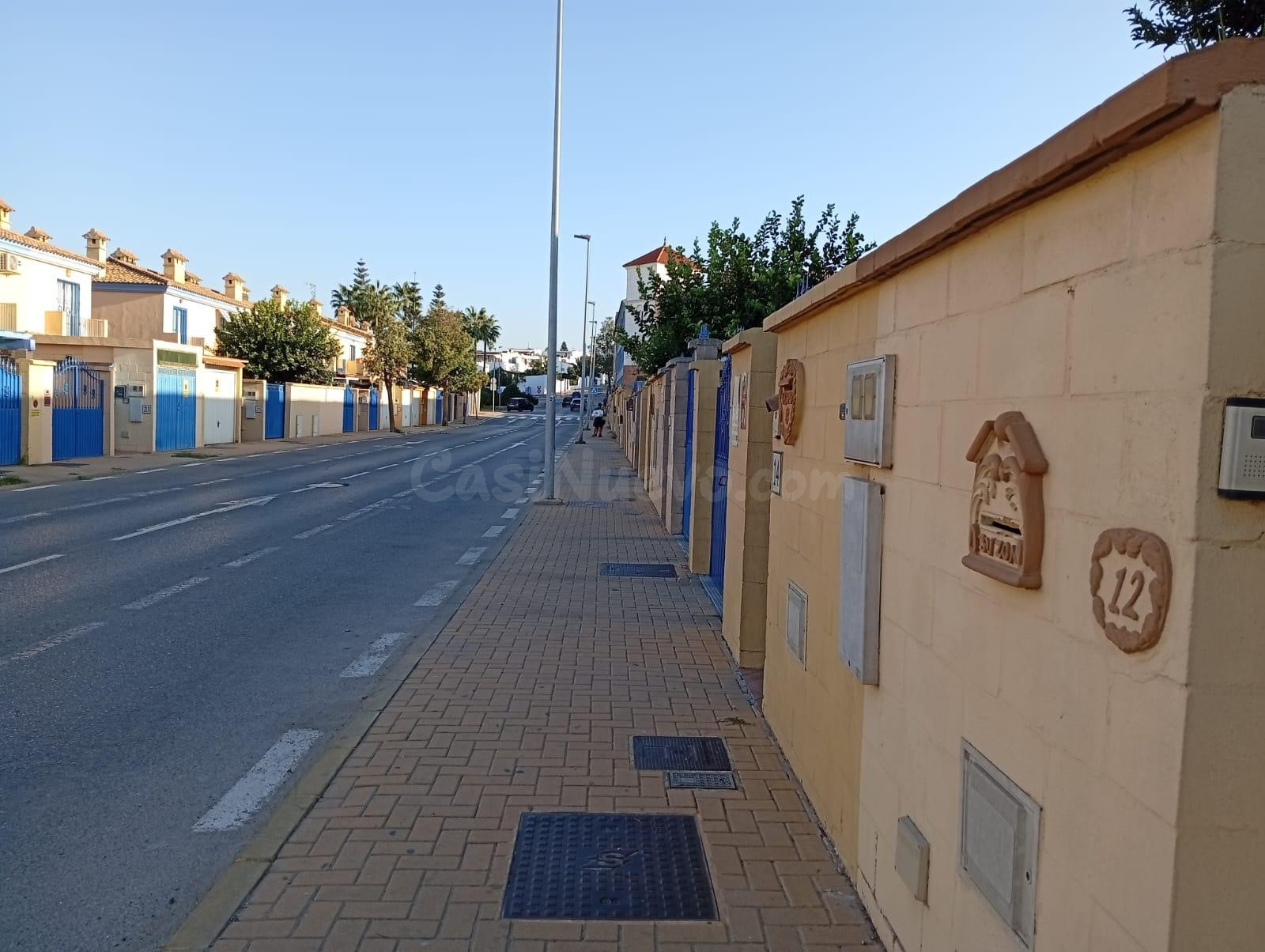 CHALET ADOSADO EN VENTA – ALGECIRAS VENTA FLASH