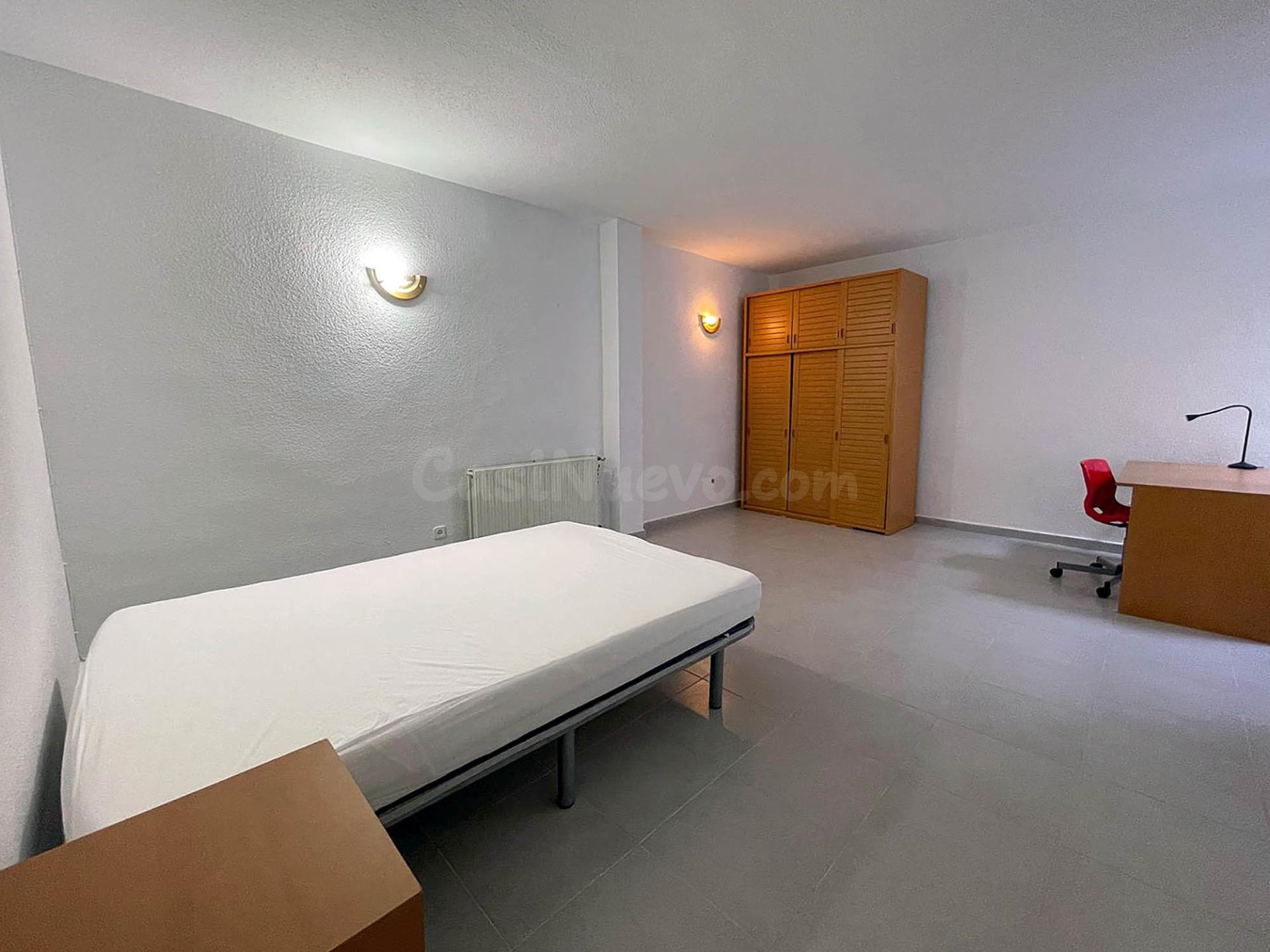 ¡ESTUDIANTES! HABITACIONCON BAÑO PRIVADO EN CHALET A COMPART - foto 3