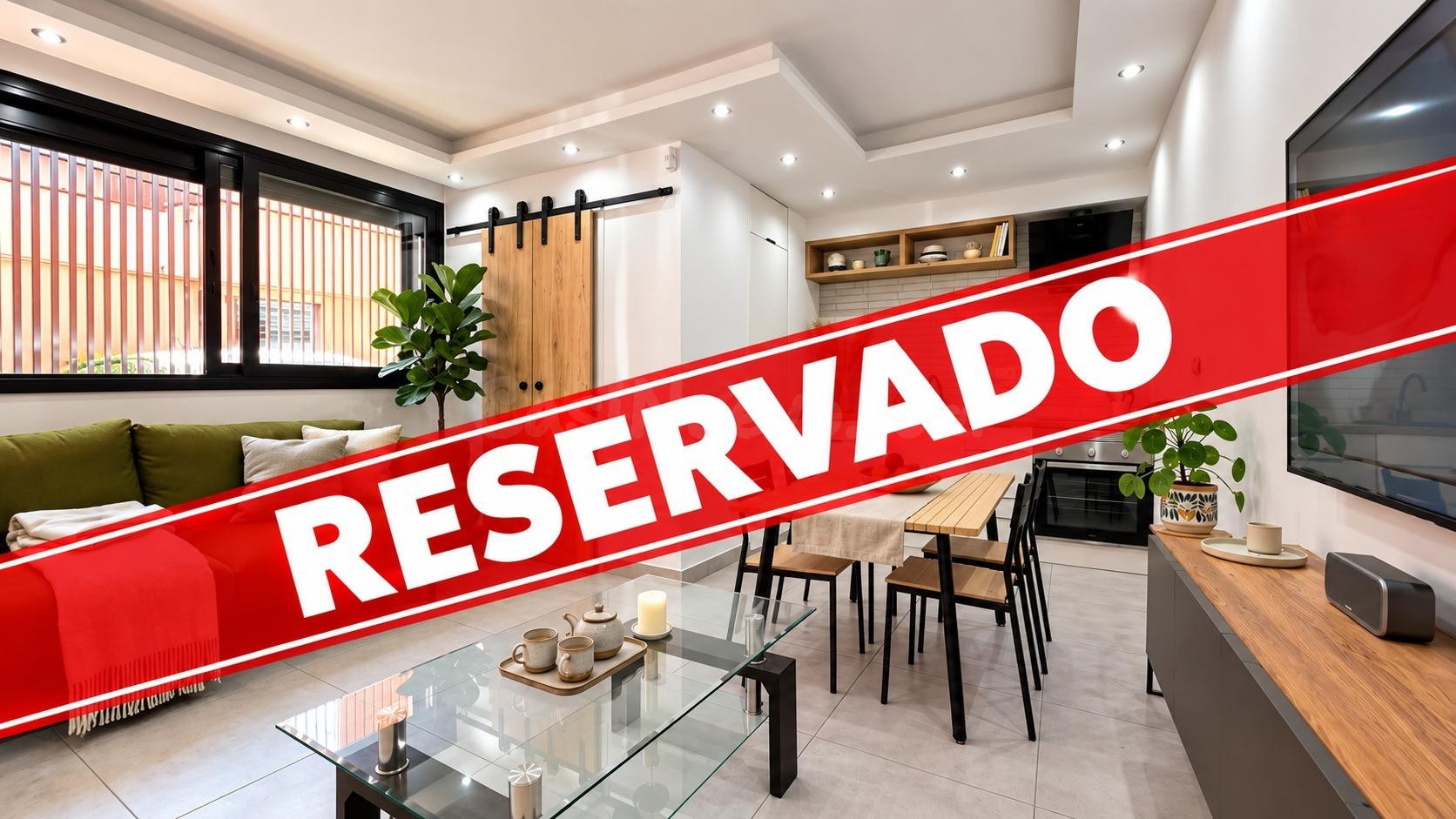 JUNTO PASEO ALMOGAVARES. BONITA CASA RECIEN REFORMADA DE 2 DORMITORIOS DOS BAÑOS Y TERRAZA DE 20 M2
