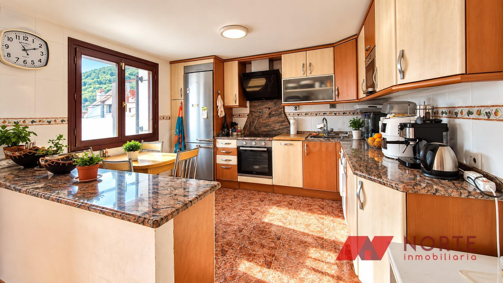 CASA REFORMADA CON JARDÍN Y PORCHE - foto 5