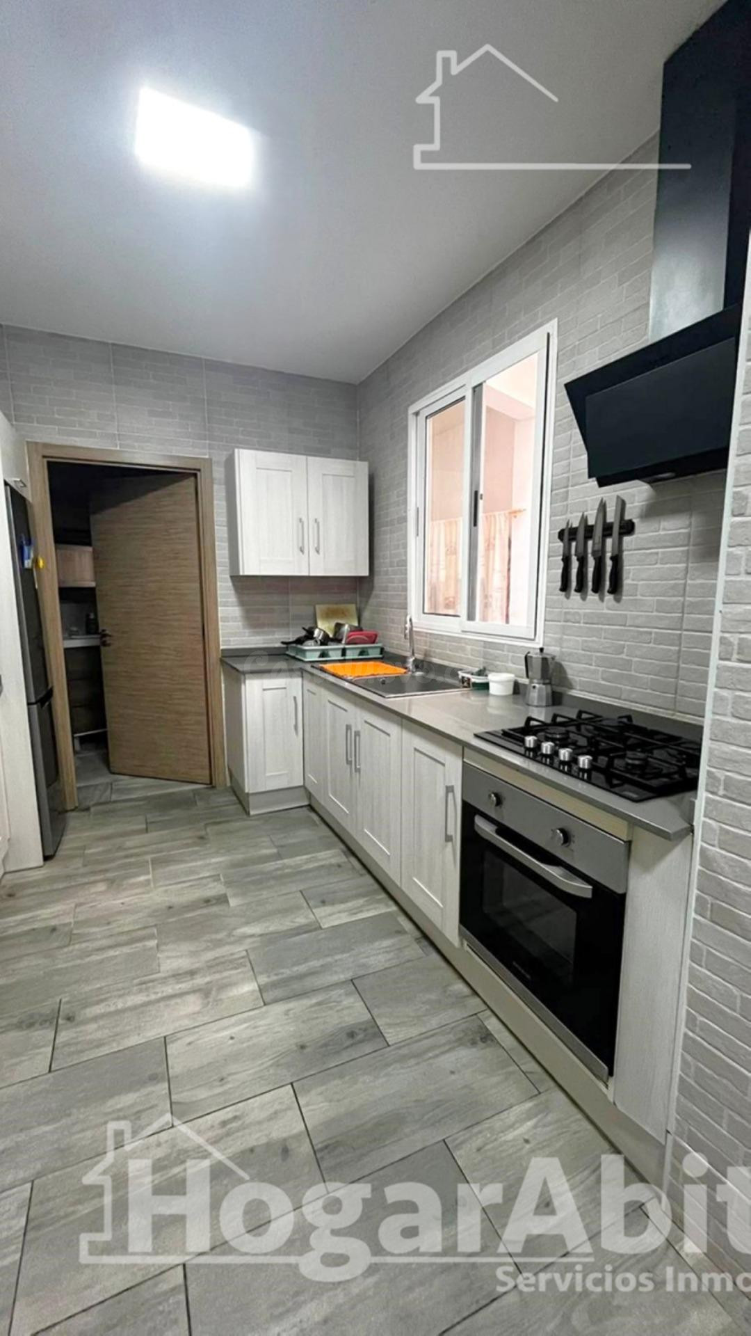 Amplitud y aire libre en esta espaciosa casa de pueblo refor - foto 2