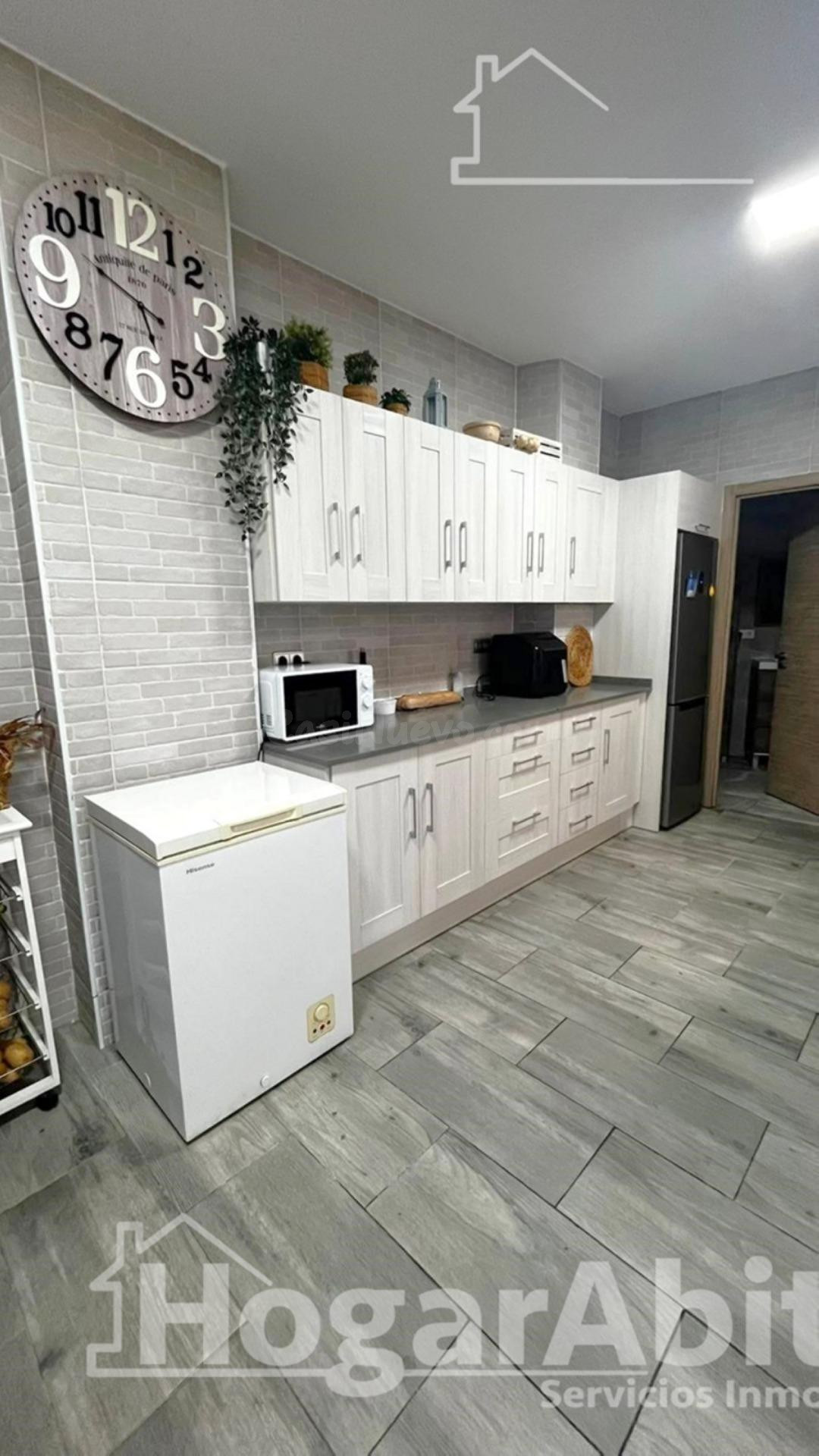 Amplitud y aire libre en esta espaciosa casa de pueblo refor - foto 4