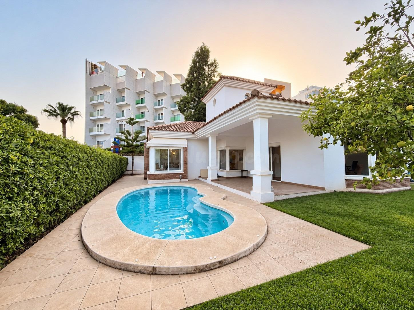 CHALET EN HIGUERON, BENALMÁDENA