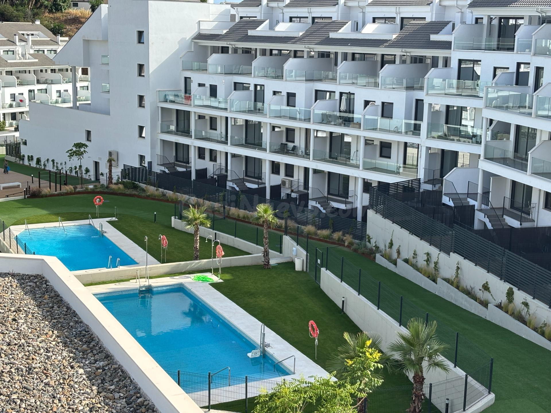 Moderno Apartamento en Fuengirola con Vistas y Amplias Zonas Comunes