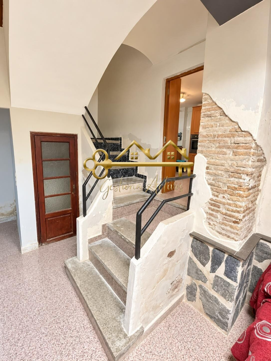 ENCANTADORA CASA DE PUEBLO CON PATIO Y MUCHO ENCANTO - foto 3