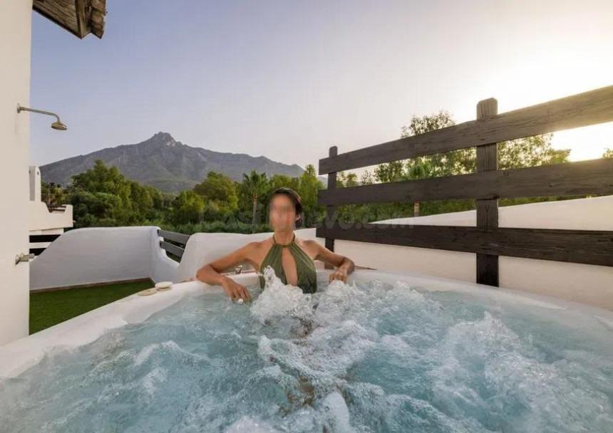 Chalet adosado en la Milla de Oro de Marbella — panorámica de La Concha