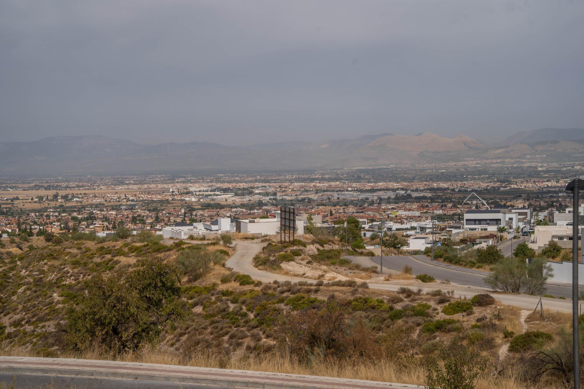 Terreno urbano de 750 m2 en Altos de La Zubia. Parcela 17, m - foto 3