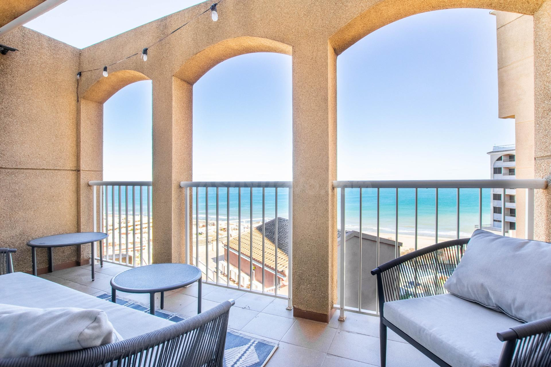 Maravilloso duplex con vistas al mar, parking y piscina comunitaria.