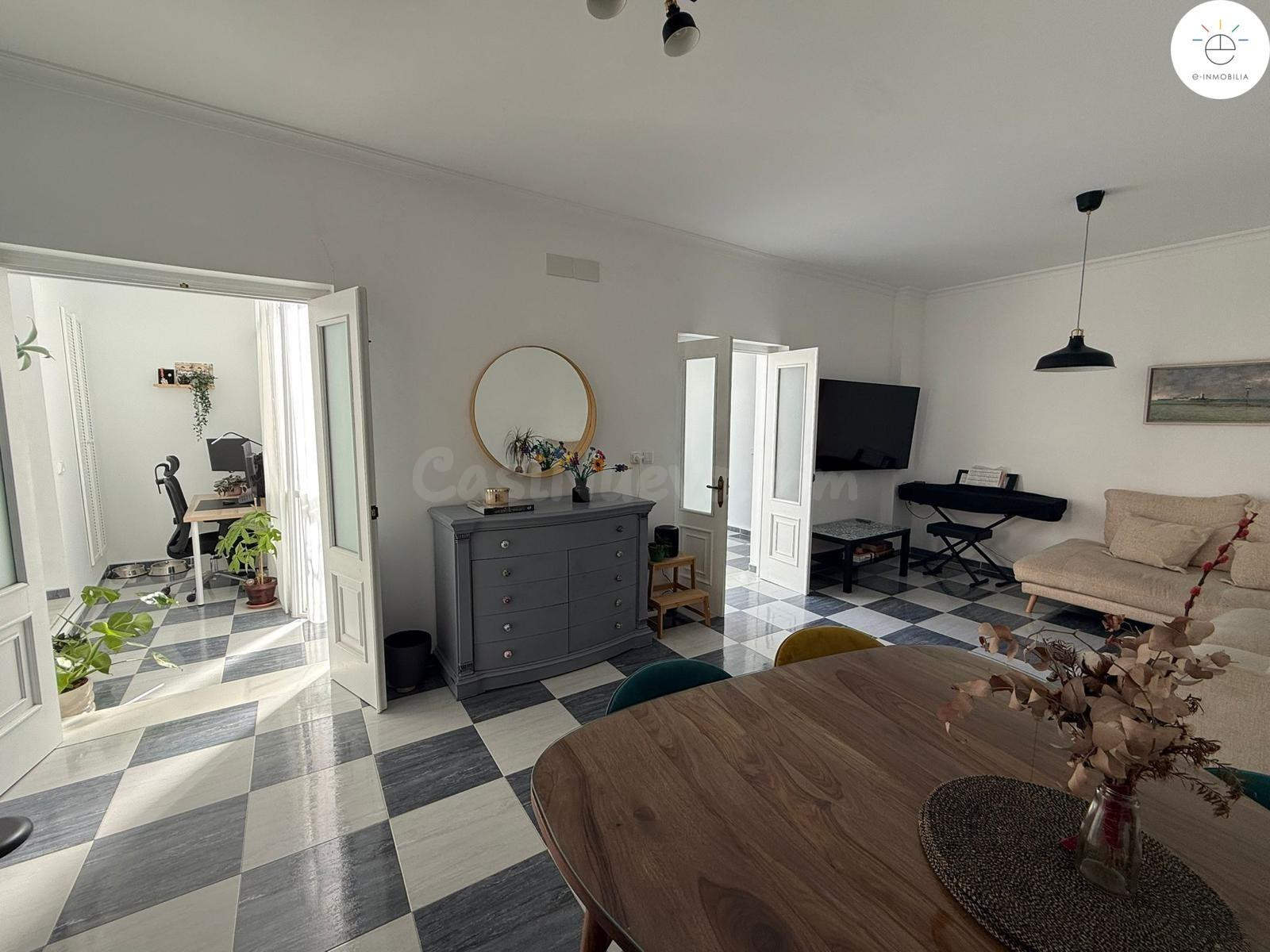 ZONA TORRE TAVIRA - CÁDIZ - ¡PISO MUY LUMINOSO, REFORMADO CON 2 DORMITORIOS!