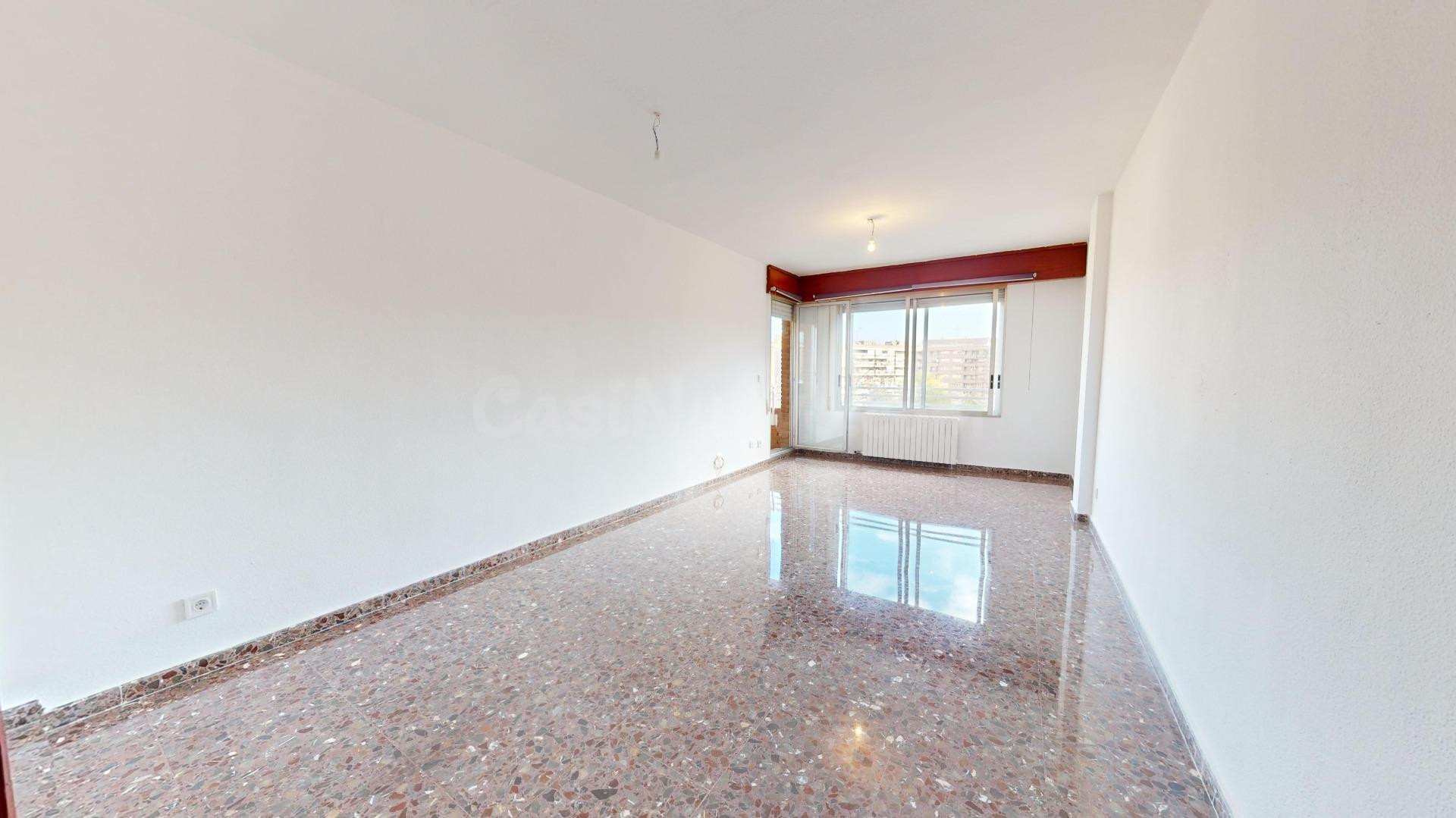 Piso con garaje y trastero parque Miraflores - foto 2