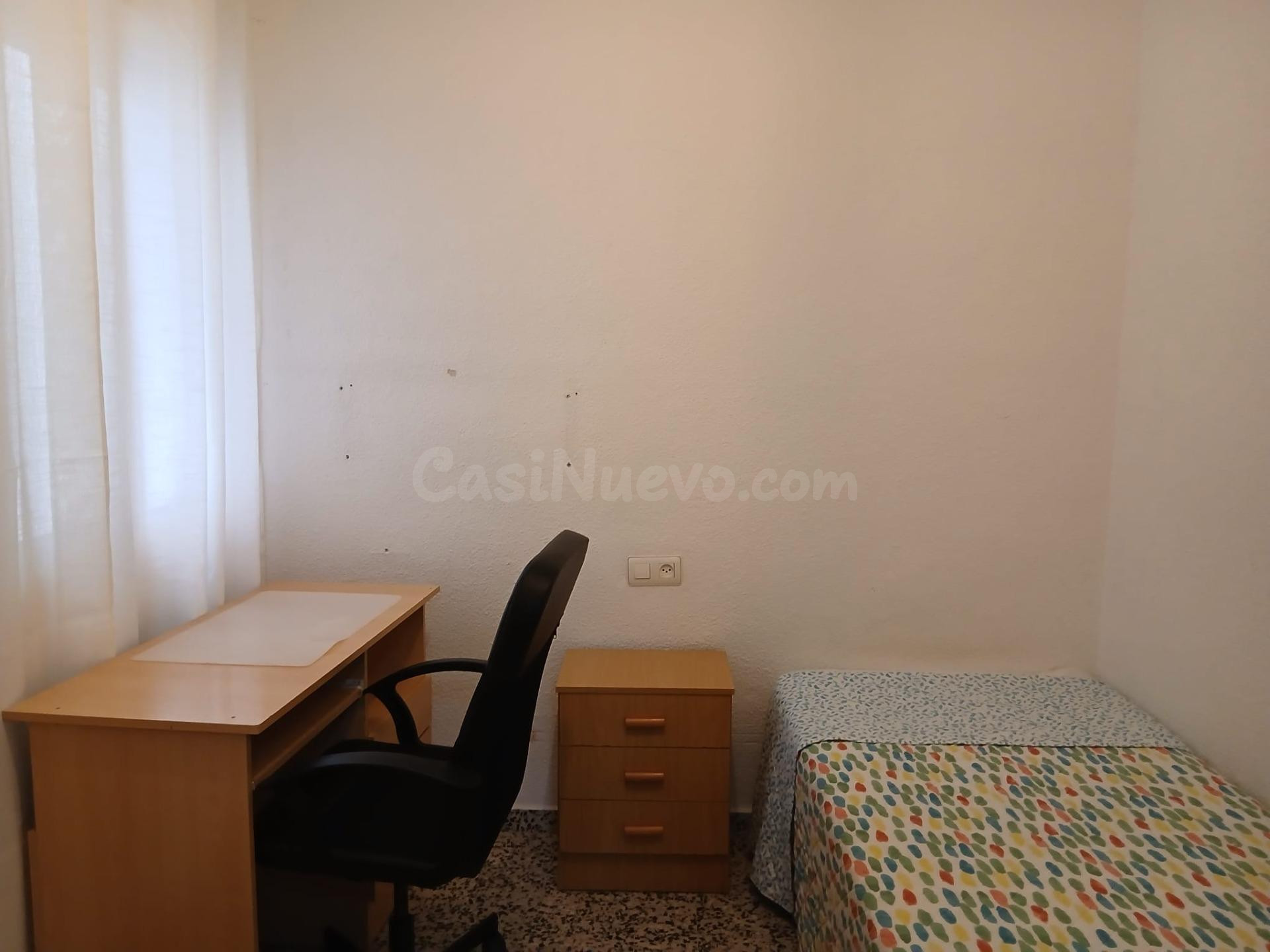 ¡SE ALQUILA HABITACIÓN CERCA DE PLAZA DE TOROS!