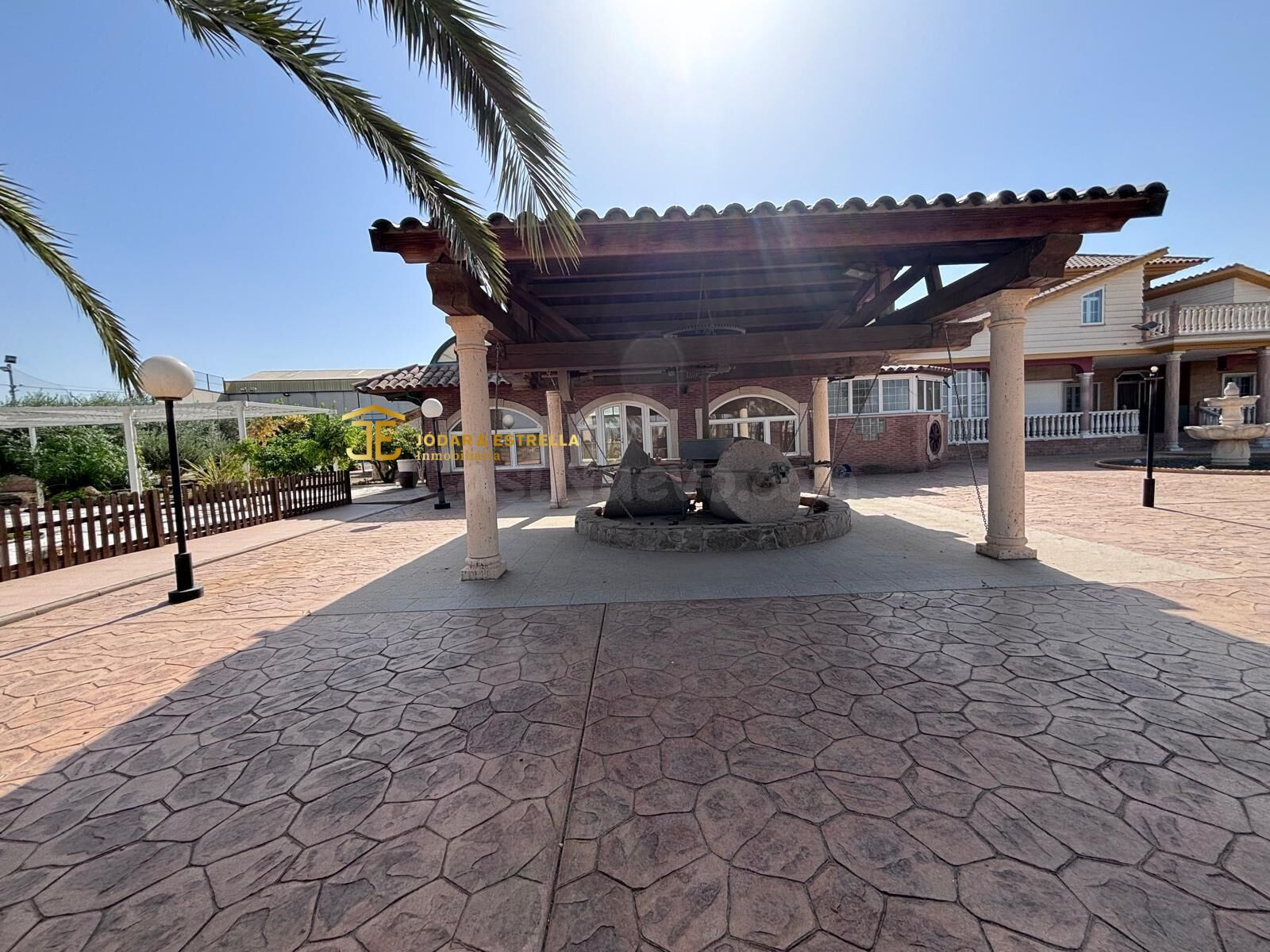 Estupendo chalet con varias construcciones en la zona Los Ro