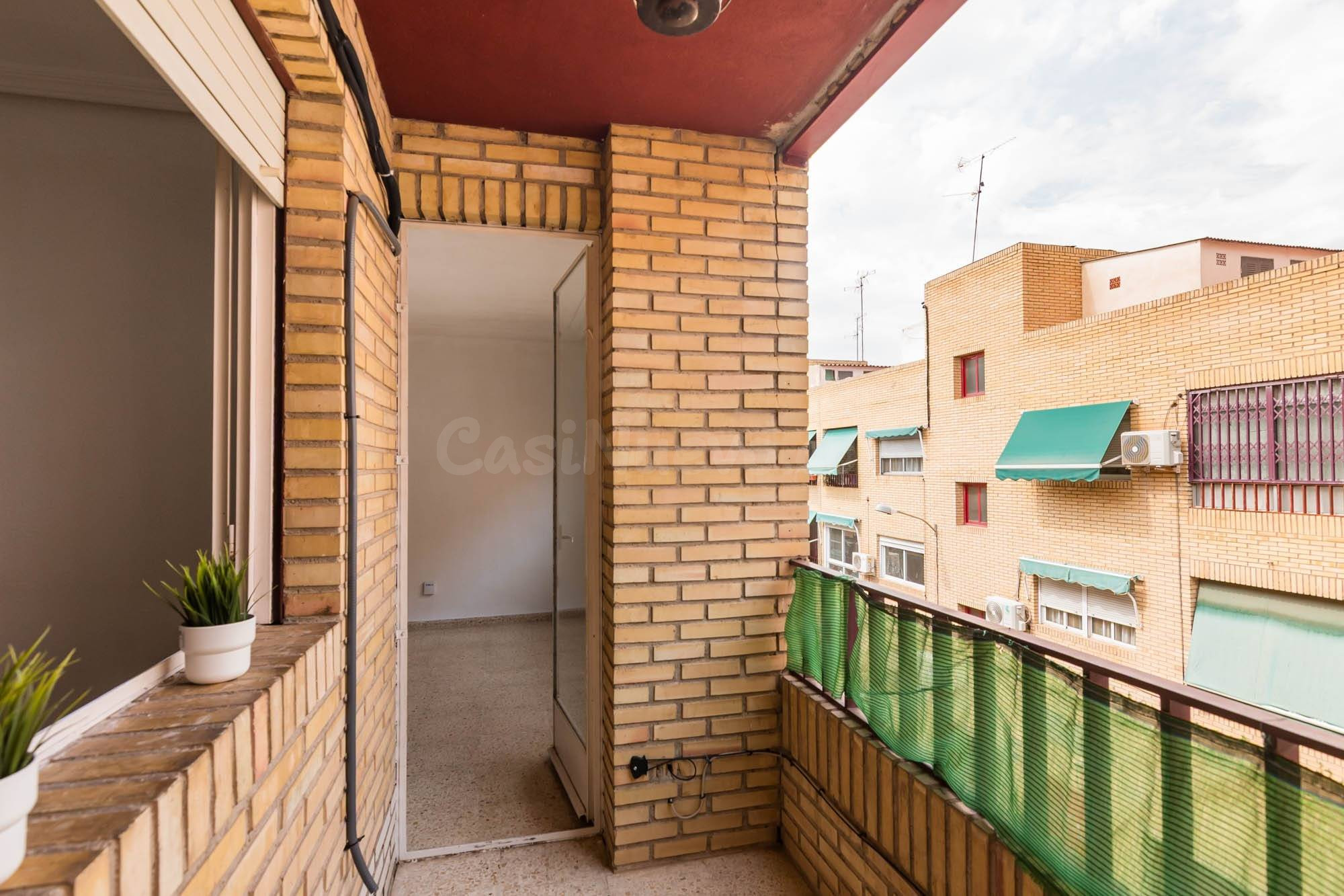 CENTRO PUENTE TOCINOS PISO 3 DORMITORIOS,  GARAJE Y BALCON - foto 3