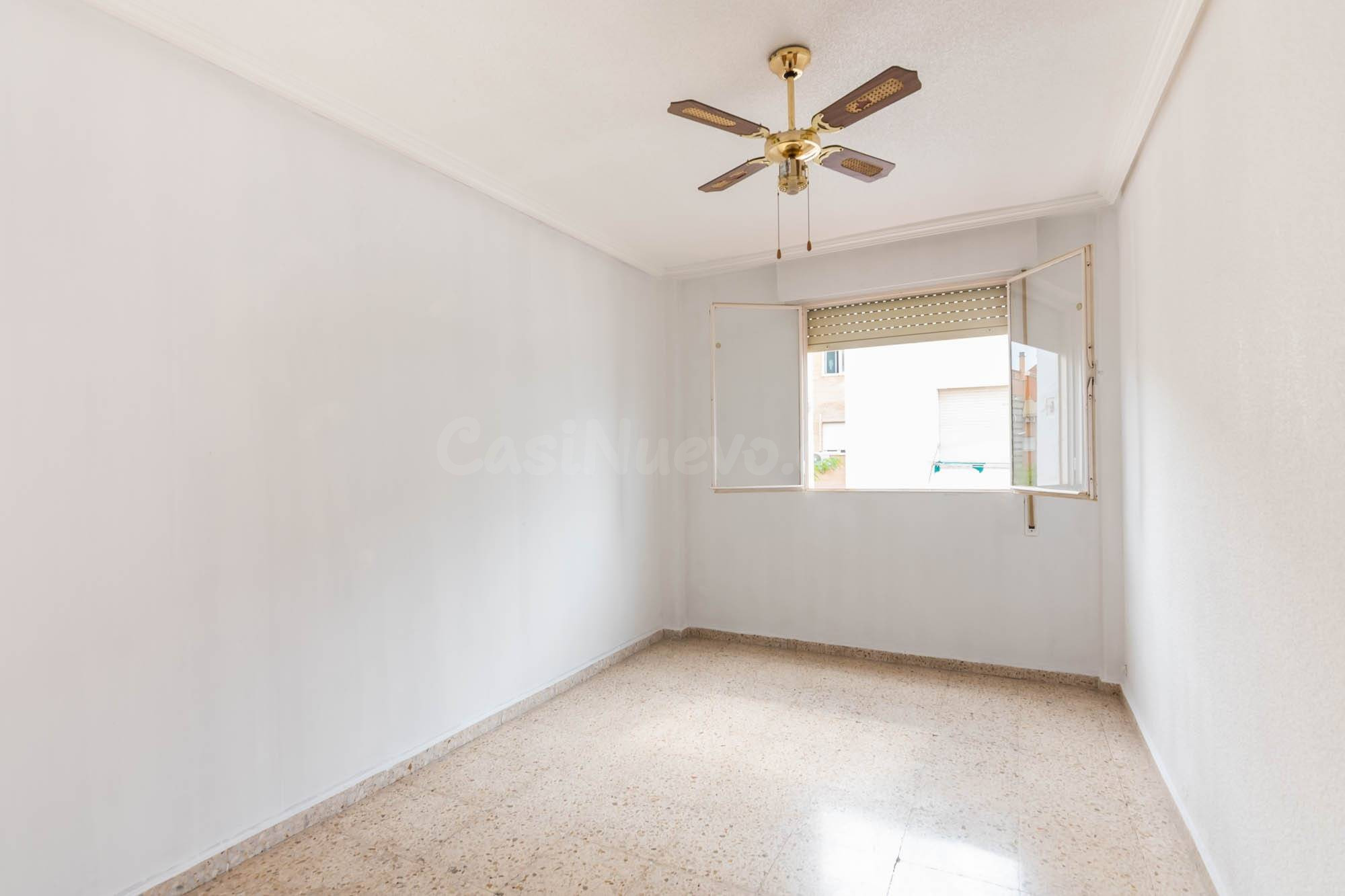 CENTRO PUENTE TOCINOS PISO 3 DORMITORIOS,  GARAJE Y BALCON - foto 5