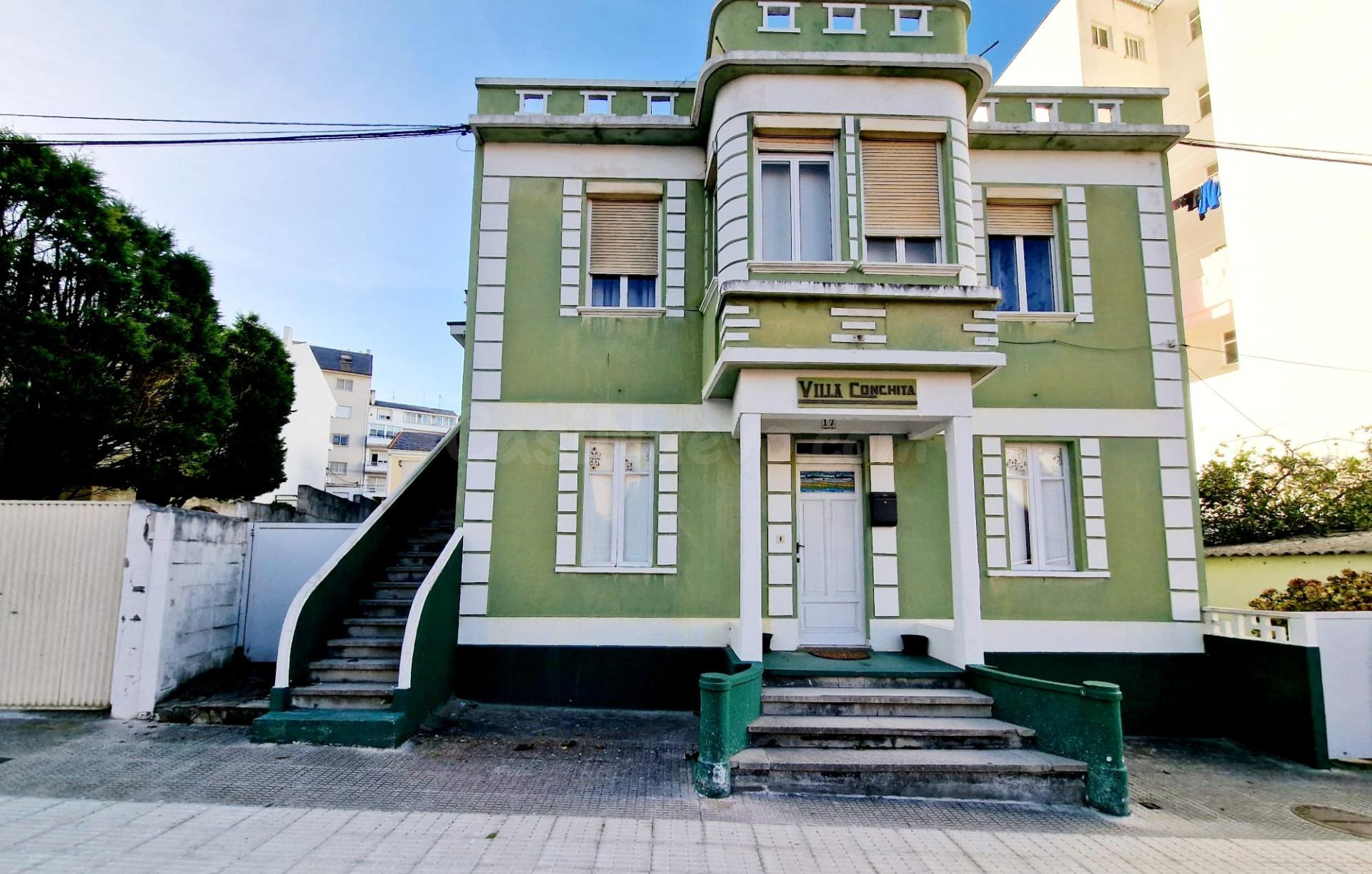 EXCLUSIVO CONJUNTO DE DOS CASAS CON JARDÍN Y GARAJE A 300 ME