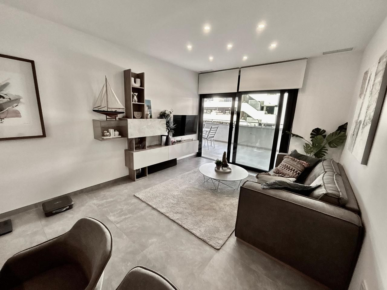 Apartamento de 2 dormitorios y 1 baño en Playa Flamenca (Orihuela Costa)
