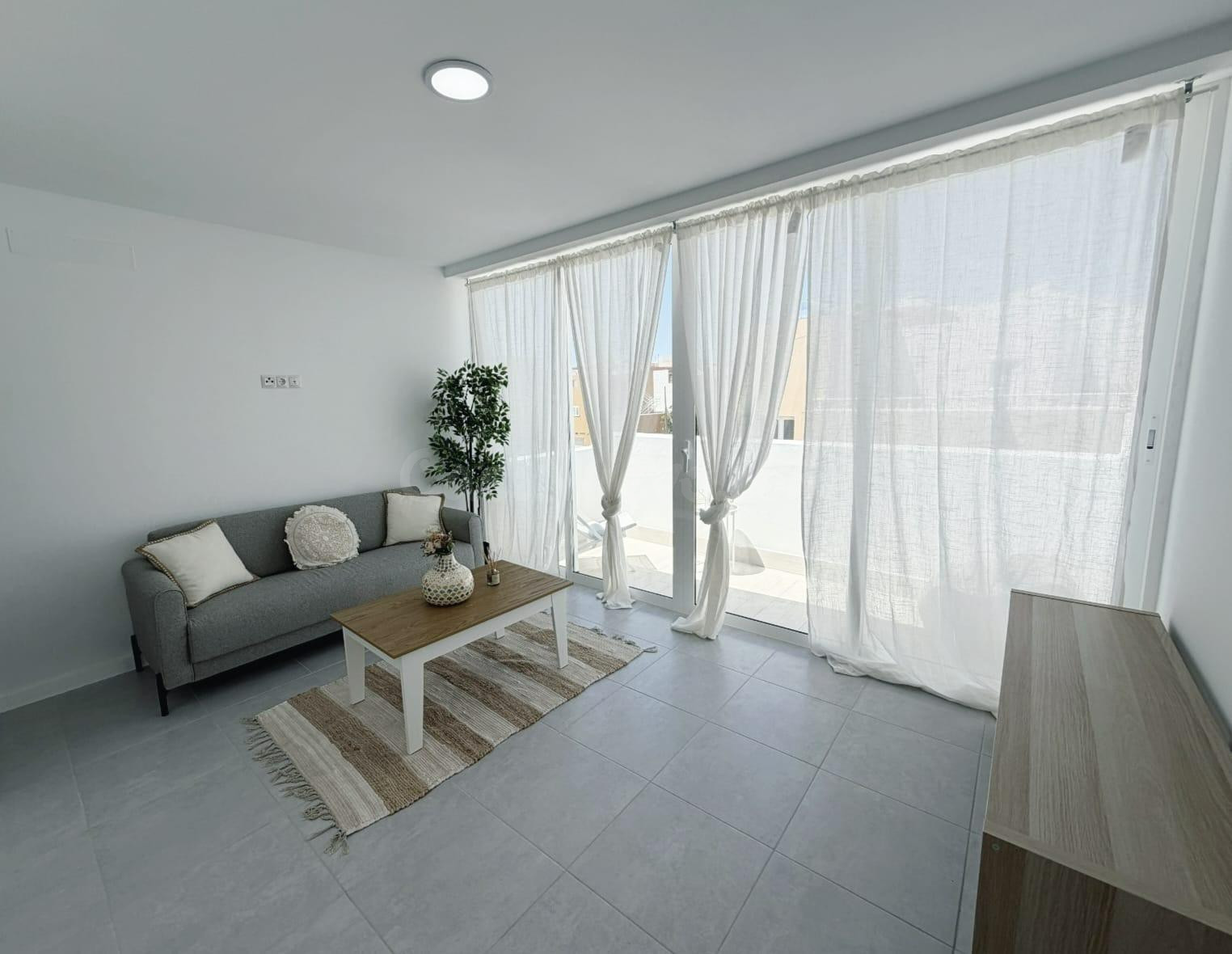Ático luminoso en alquiler a un paso de Playa del Burrero | Zona muy tranquila