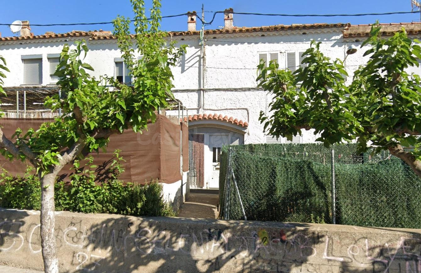SE VENDE CASA OKUPADA en CL Avinyonet Nº 56 Figueres (Girona)