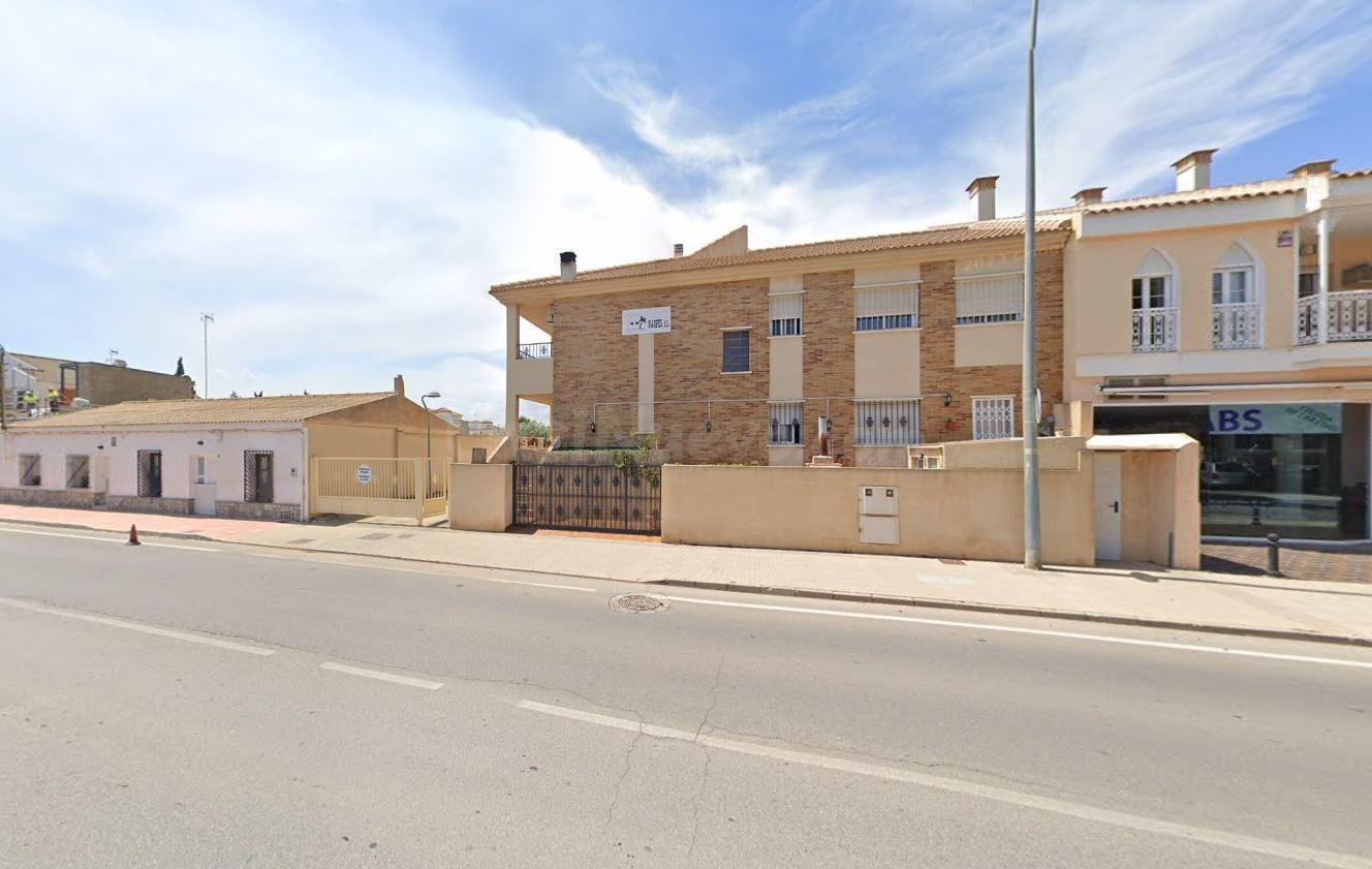 Se vende piso OKUPADO en Calle Ramón Y Cajal 20 en San Javie - foto 2