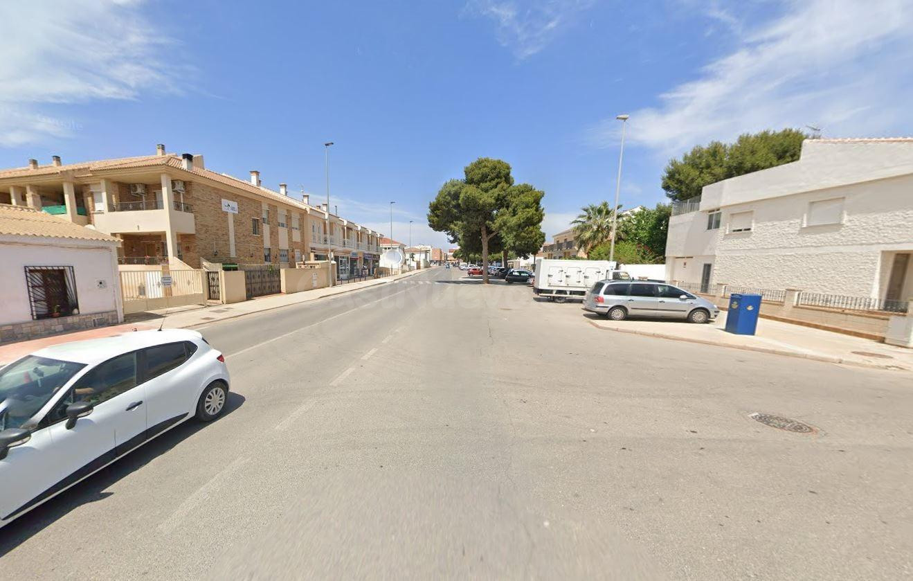 Se vende piso OKUPADO en Calle Ramón Y Cajal 20 en San Javie - foto 4