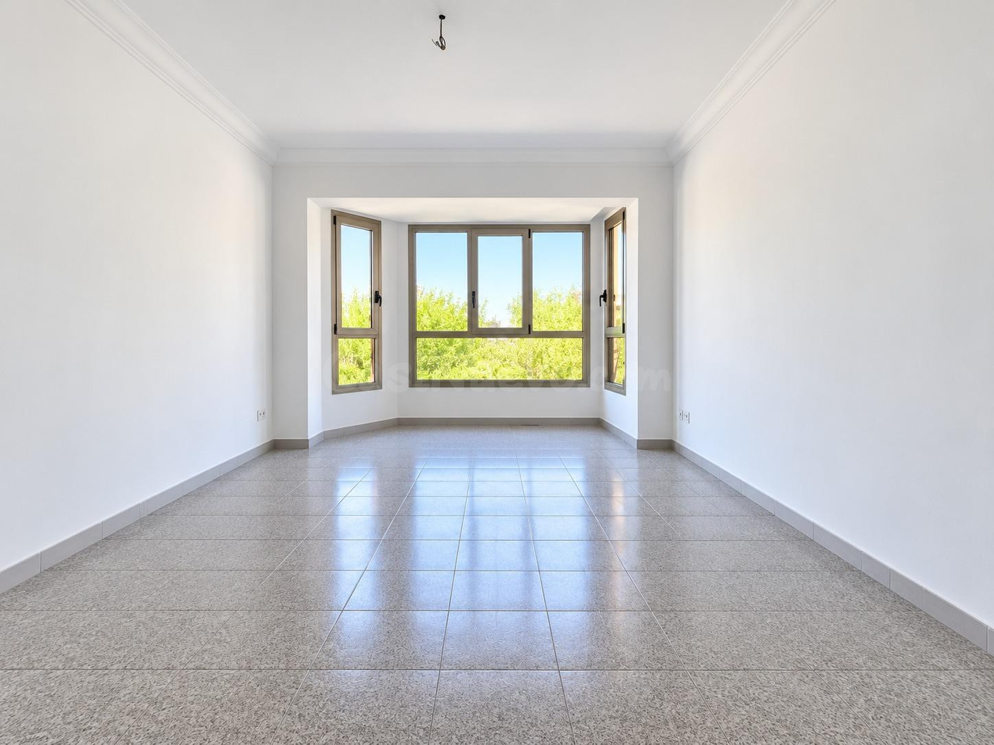 MODERNO PISO EN ZONA ES BLANQUER