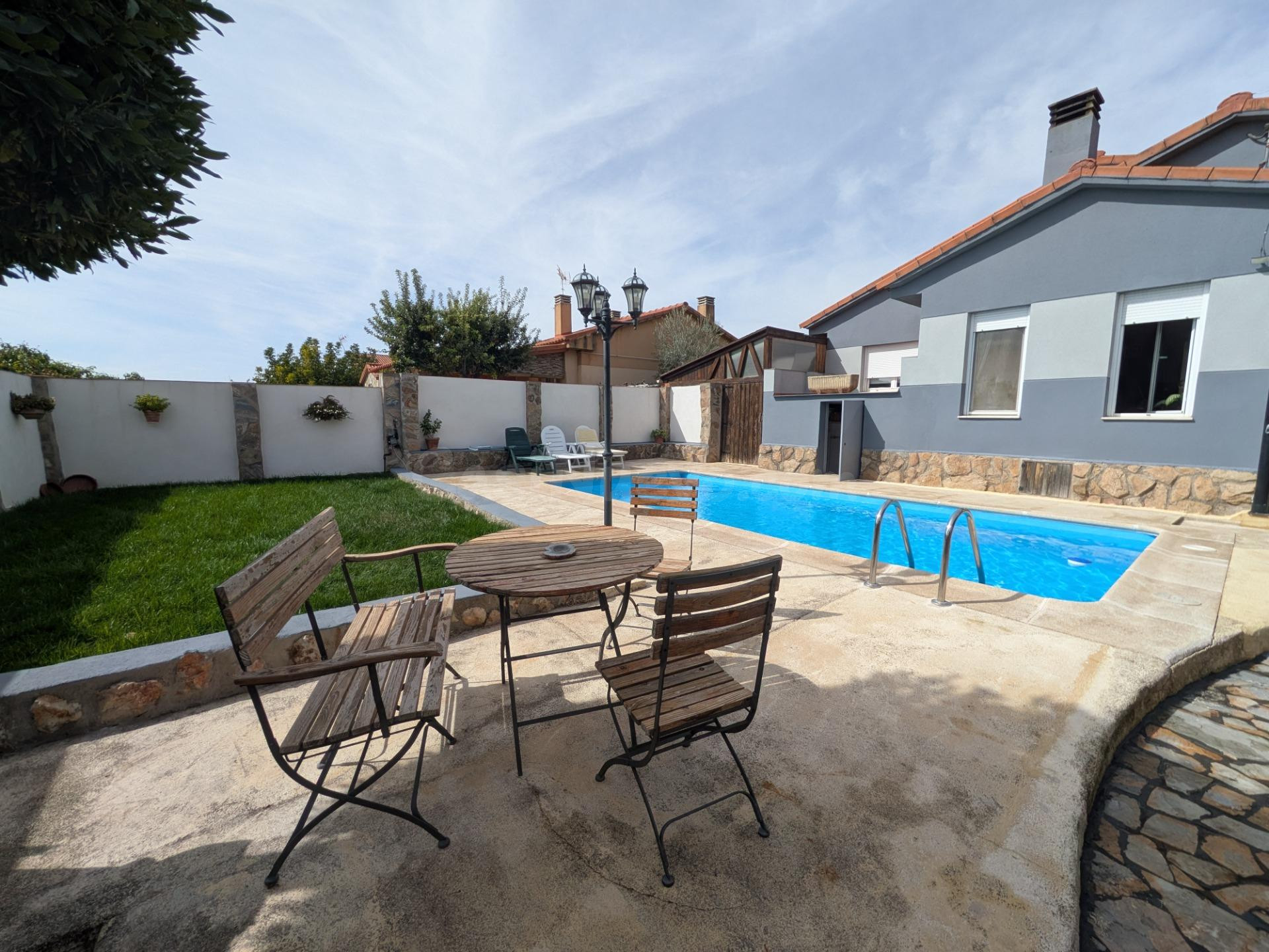 CHALET INDEPENDENTE CON PISCINA ZONA PIOZ