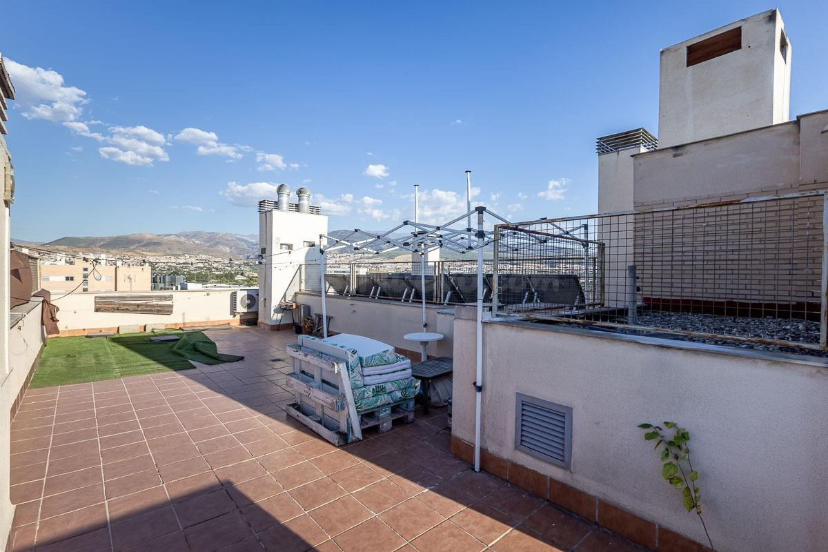 Ático dúplex en Campus de la Salud - foto 3