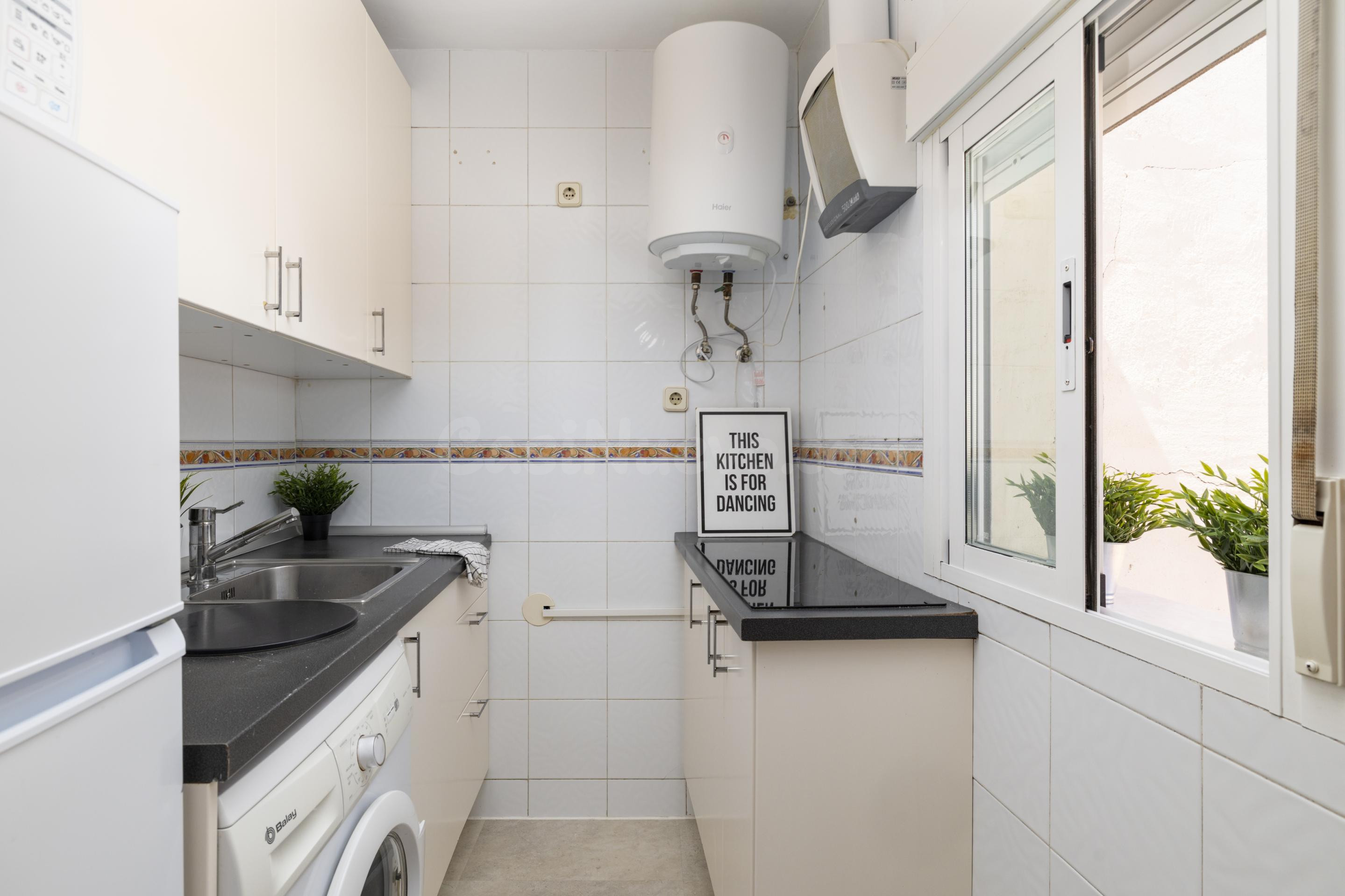 Piso exterior de 2 dormitorios para entrar a vivir - foto 5