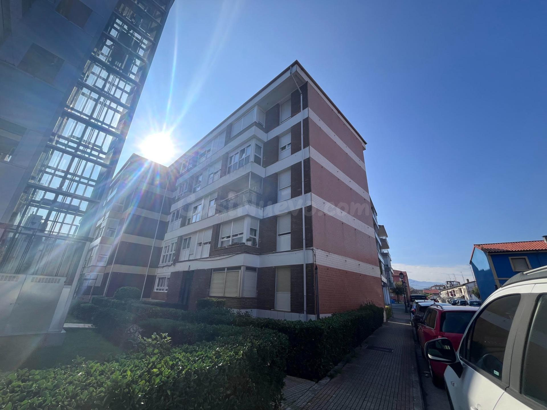 PRECIOSO PISO JUNTA A LA RIA DE COLINDRES DE 3 DORMITORIOS - foto 5