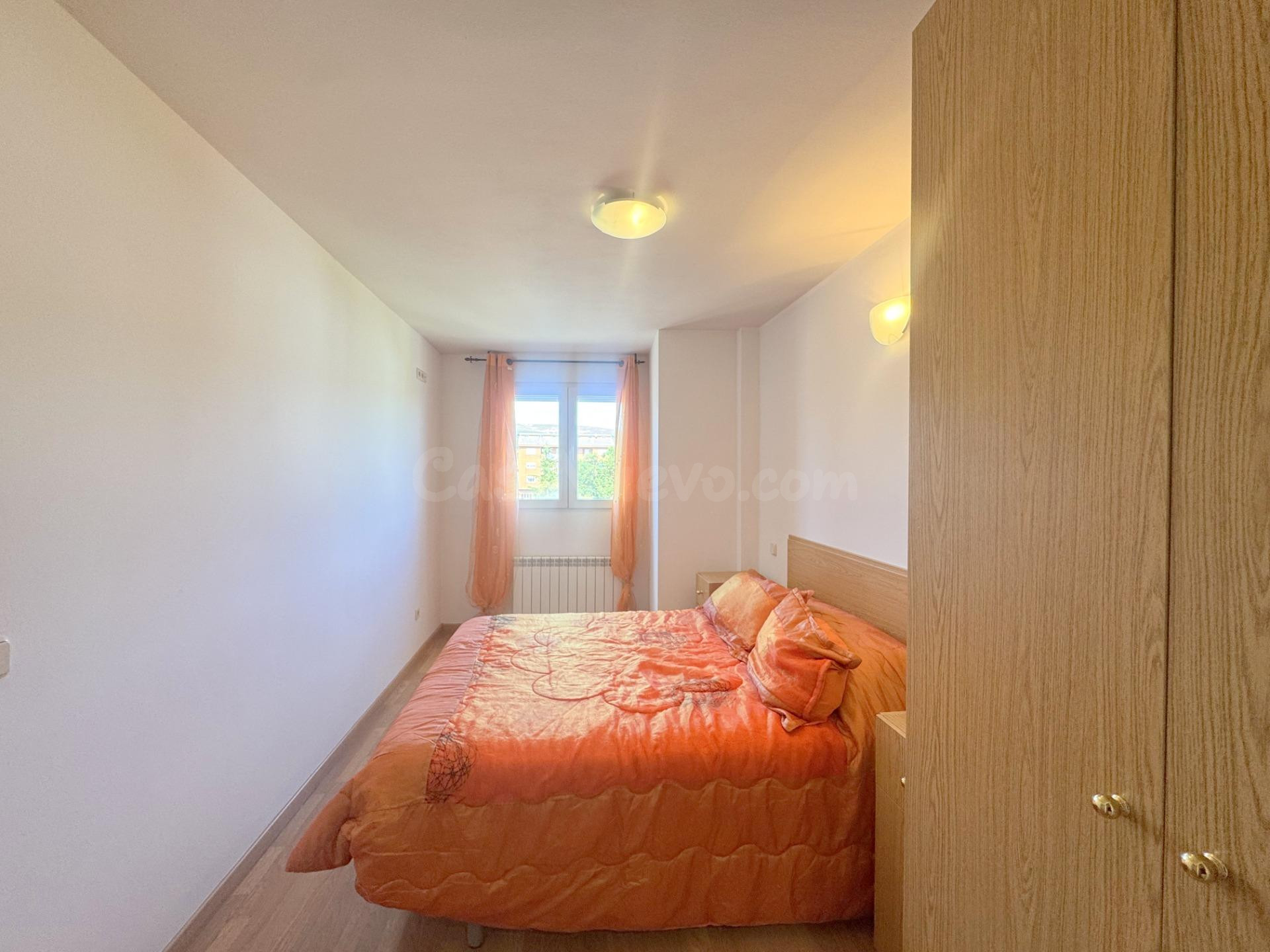 Amplio piso con 3 dormitorios, terraza y excelentes vistas e - foto 4