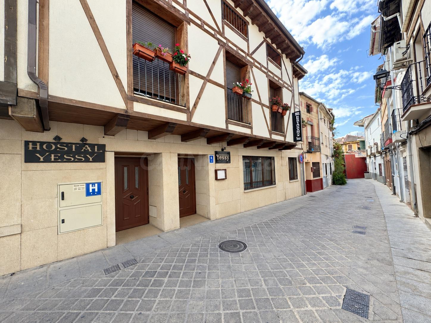 HOSTAL RESTAURANTE EN PLENO CASCO ANTIGUO DE CANDELEDA