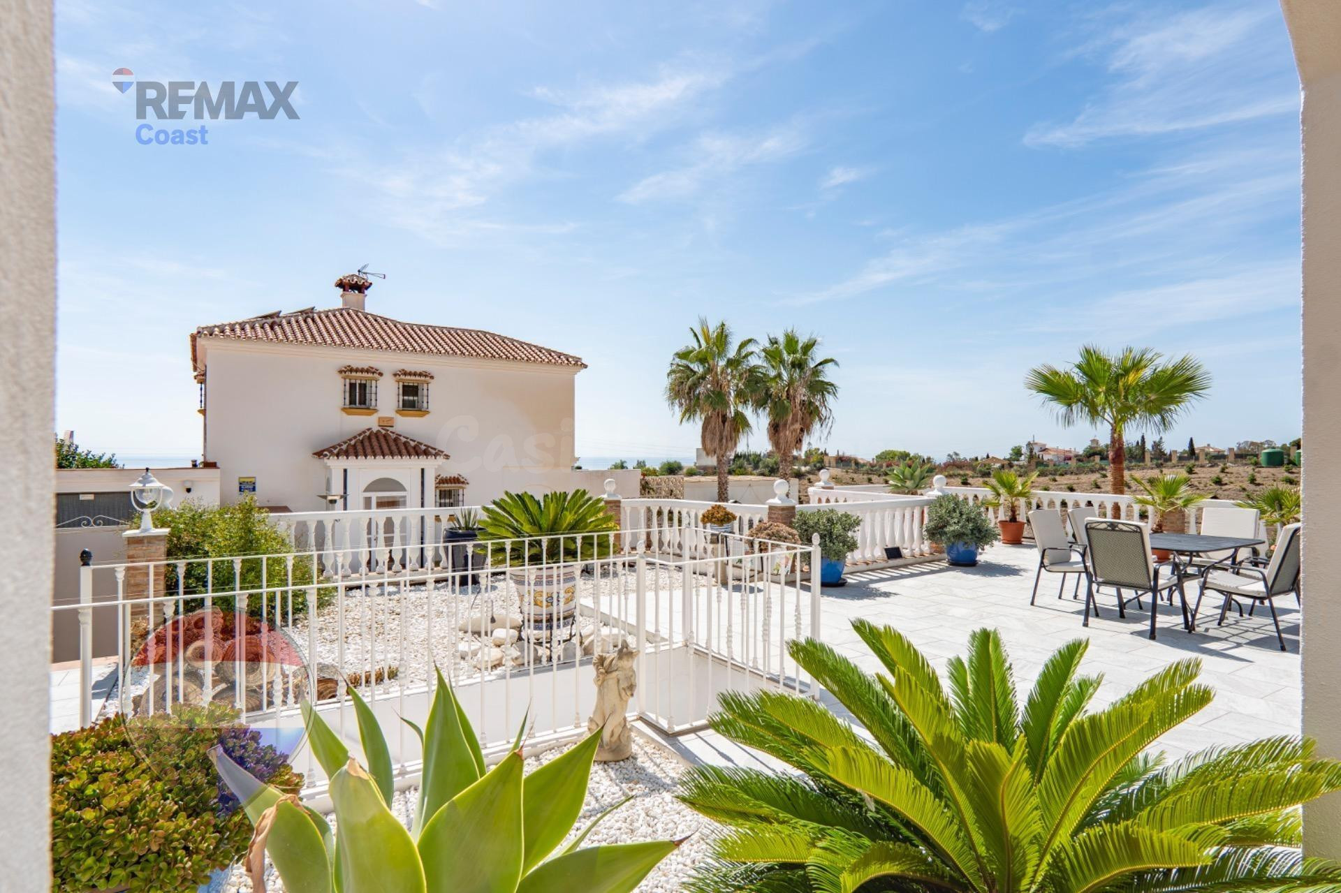 VILLA INDEPENDIENTE CON PISCINA, GRANDES TERRAZAS Y VISTAS A - foto 2