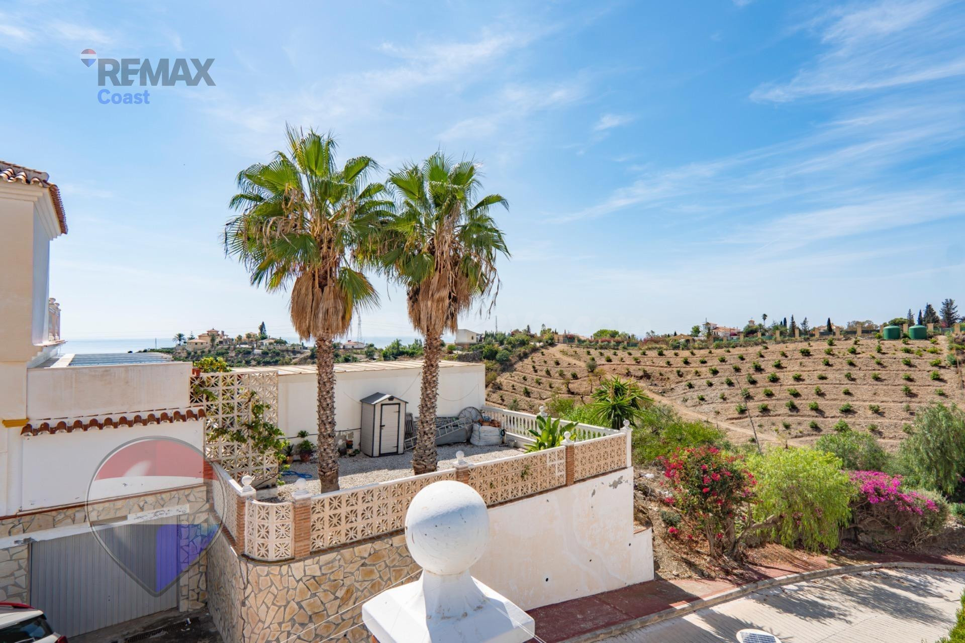 VILLA INDEPENDIENTE CON PISCINA, GRANDES TERRAZAS Y VISTAS A - foto 3