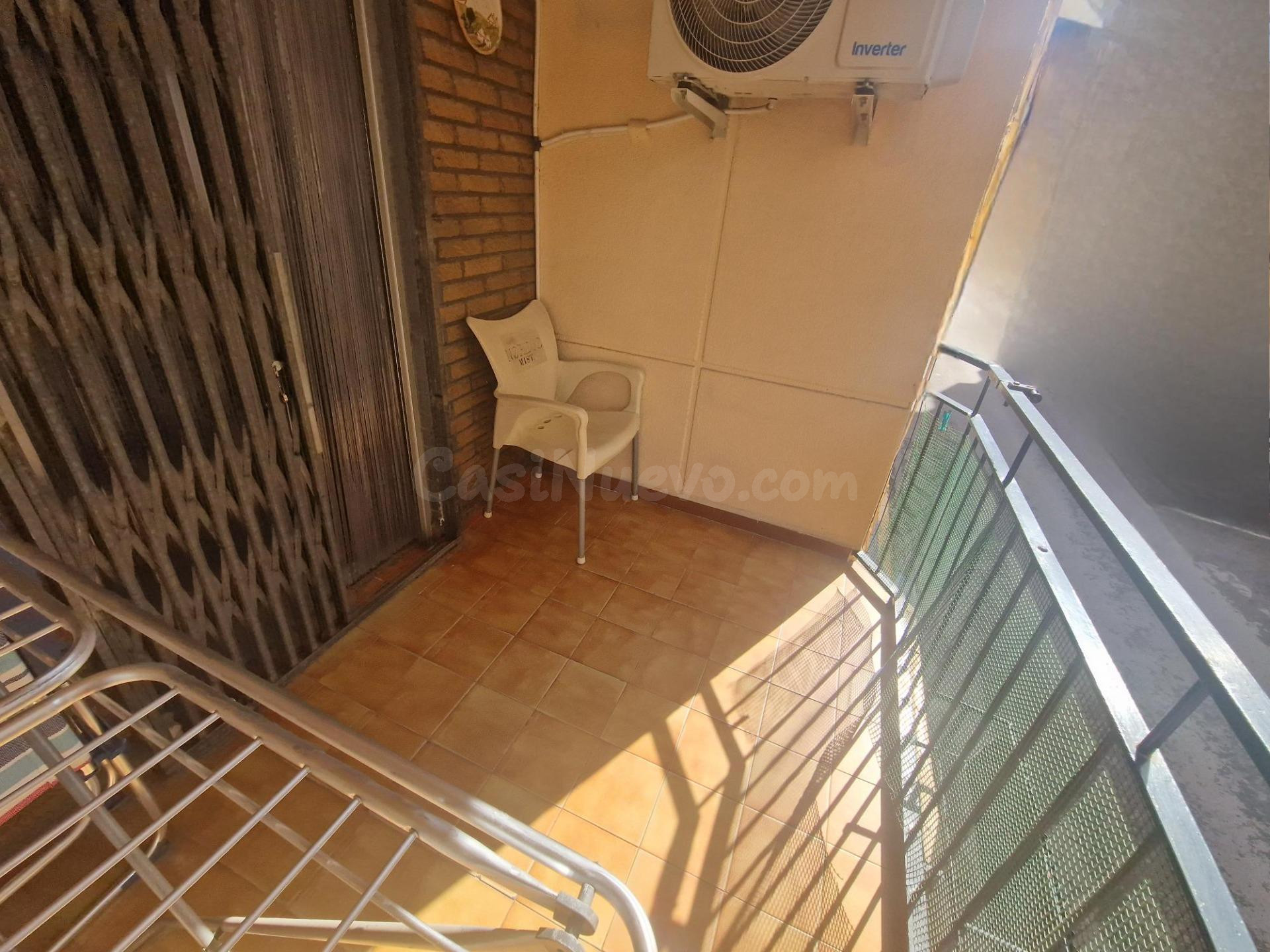 PISO CENTRICO DE 83M2 CON ASCENSOR Y BALCÓN - foto 2