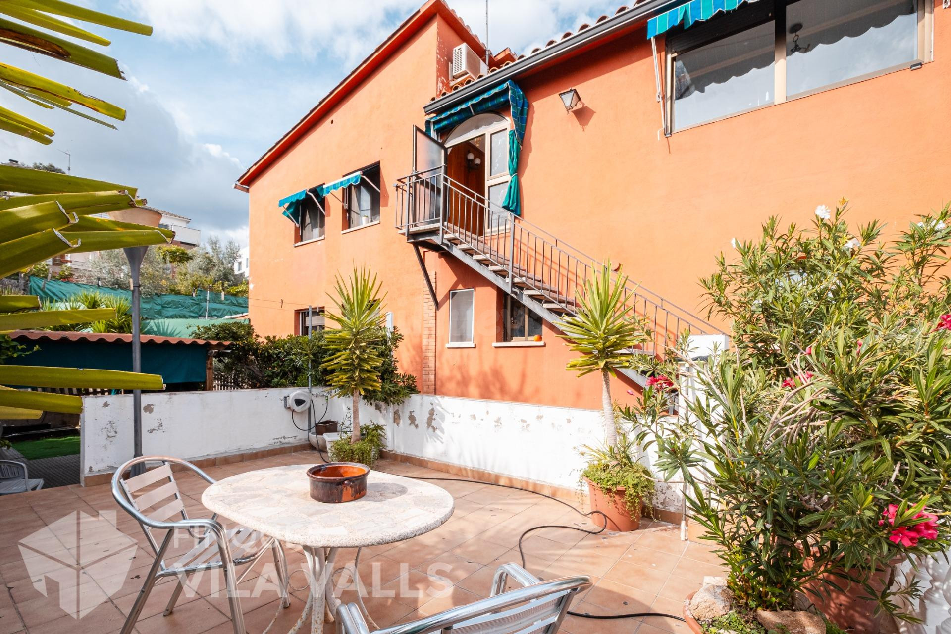 Piso con jardín, terraza y vistas a la montaña - foto 4