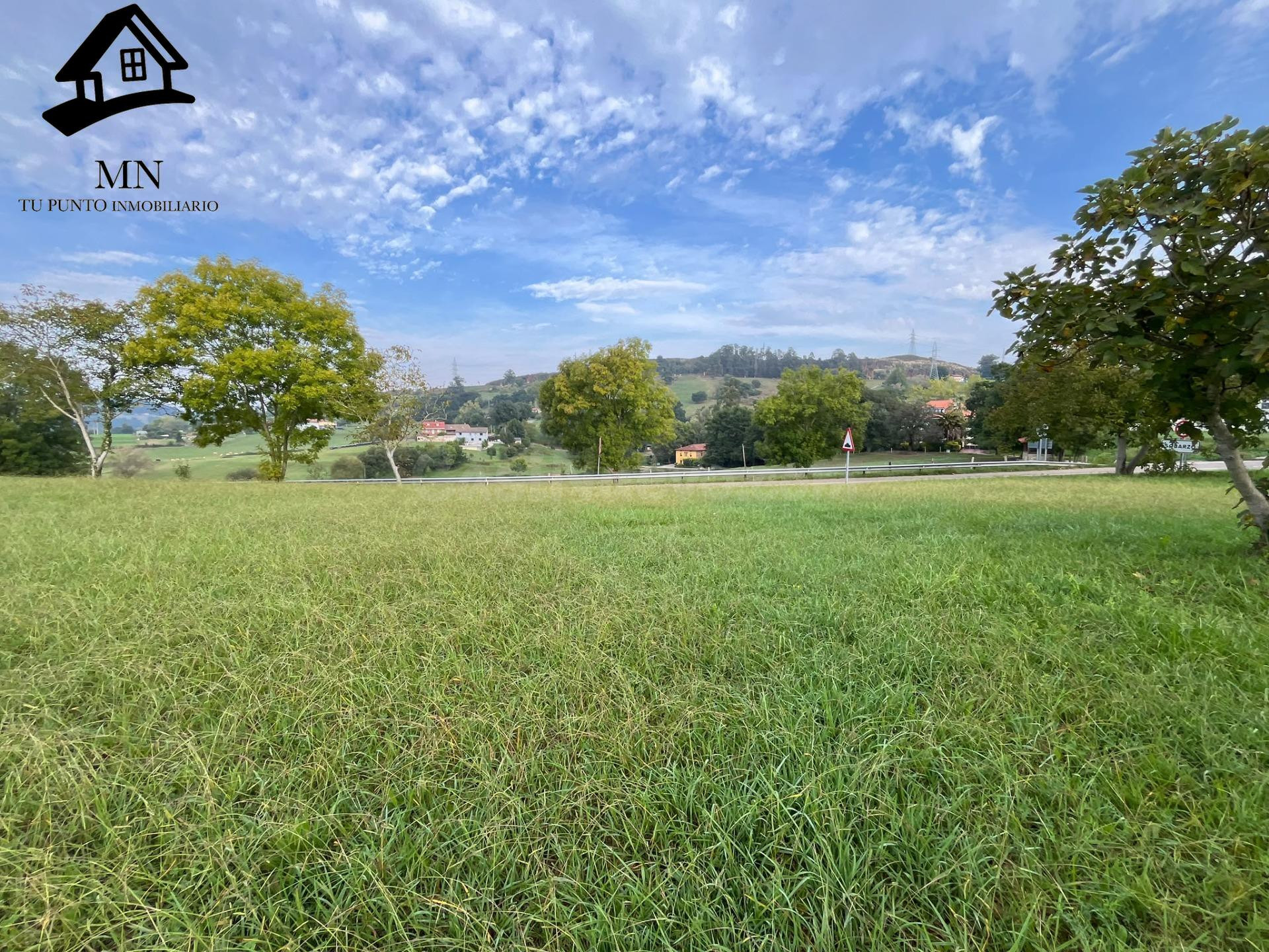 ¡EXCLUSIVA PARCELA URBANA CON TOPOGRAFÍA PRÁCTICAMENTE LLANA - foto 2