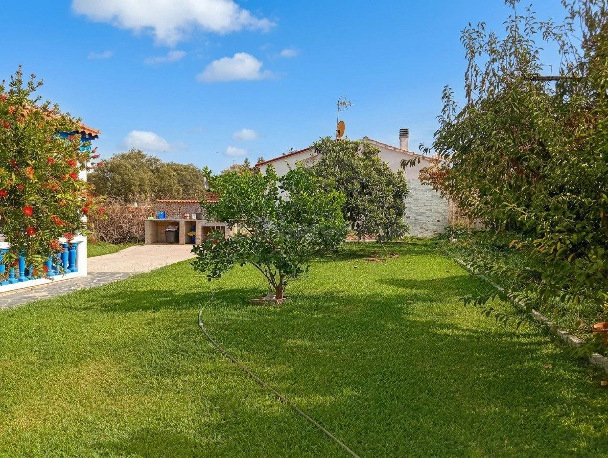 Chalet con piscina, bungalow y 2.500 m2 de parcela en Urbani - foto 5