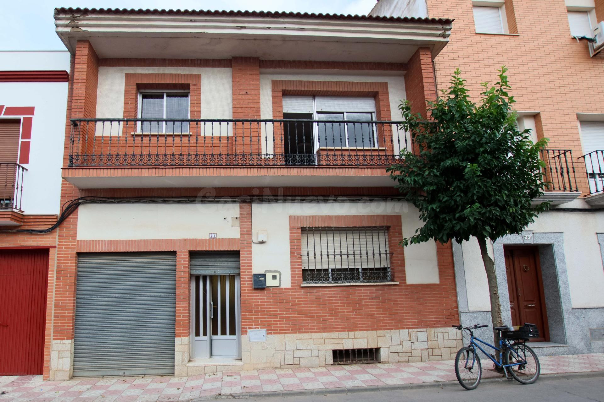 CASA CON PISCINA, PARA ENTRAR A VIVIR, EN LA GARROVILLA