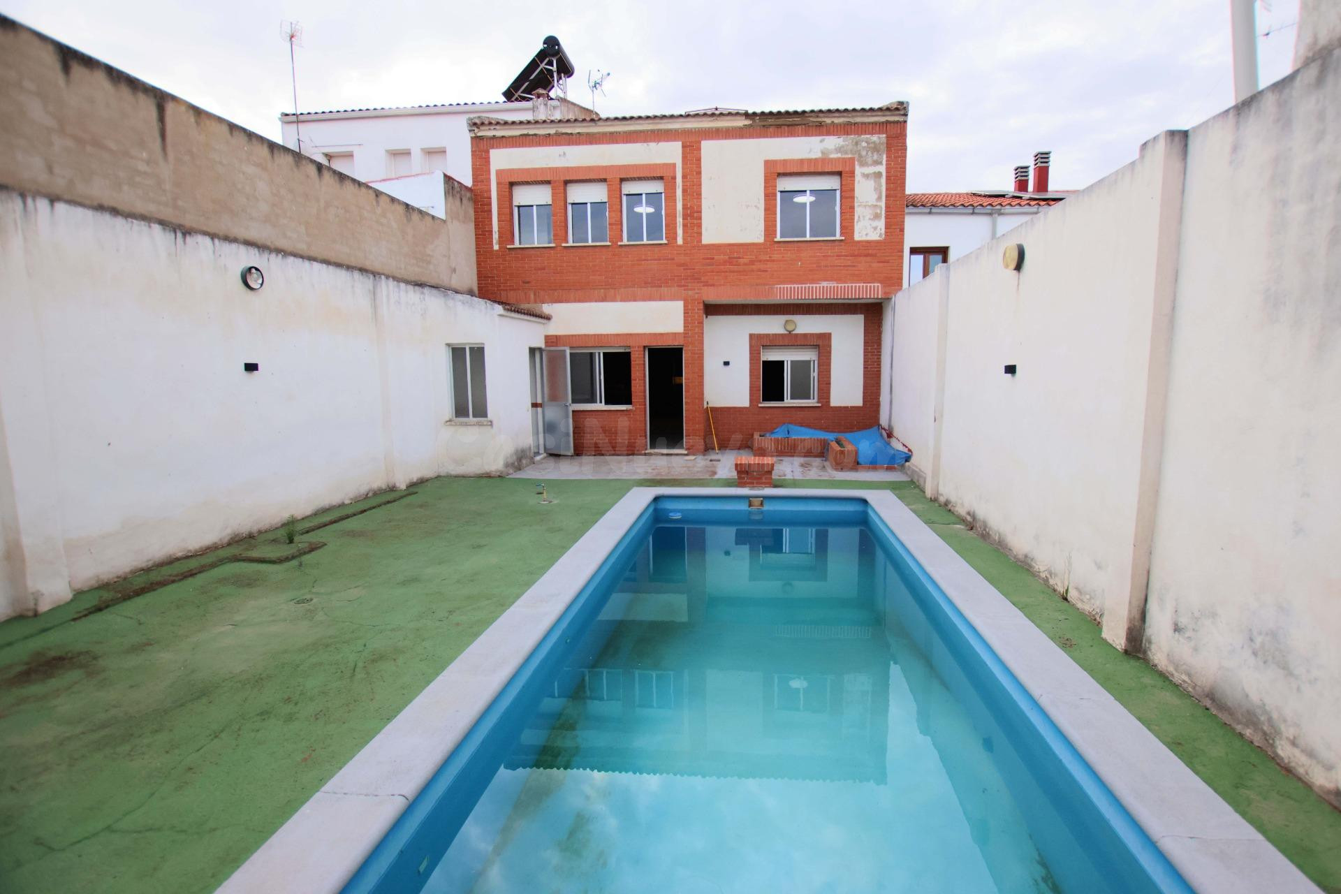 CASA CON PISCINA, PARA ENTRAR A VIVIR, EN LA GARROVILLA - foto 2
