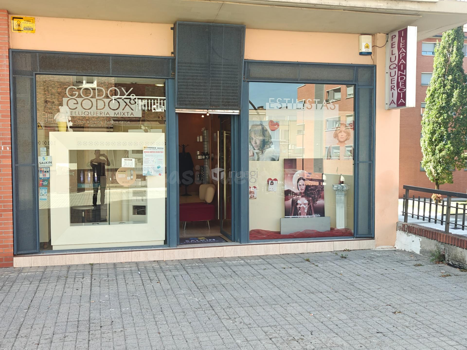 SE VENDE PELUQUERIA CON TIENDA Y MAQUINARIA EN ANDOAIN