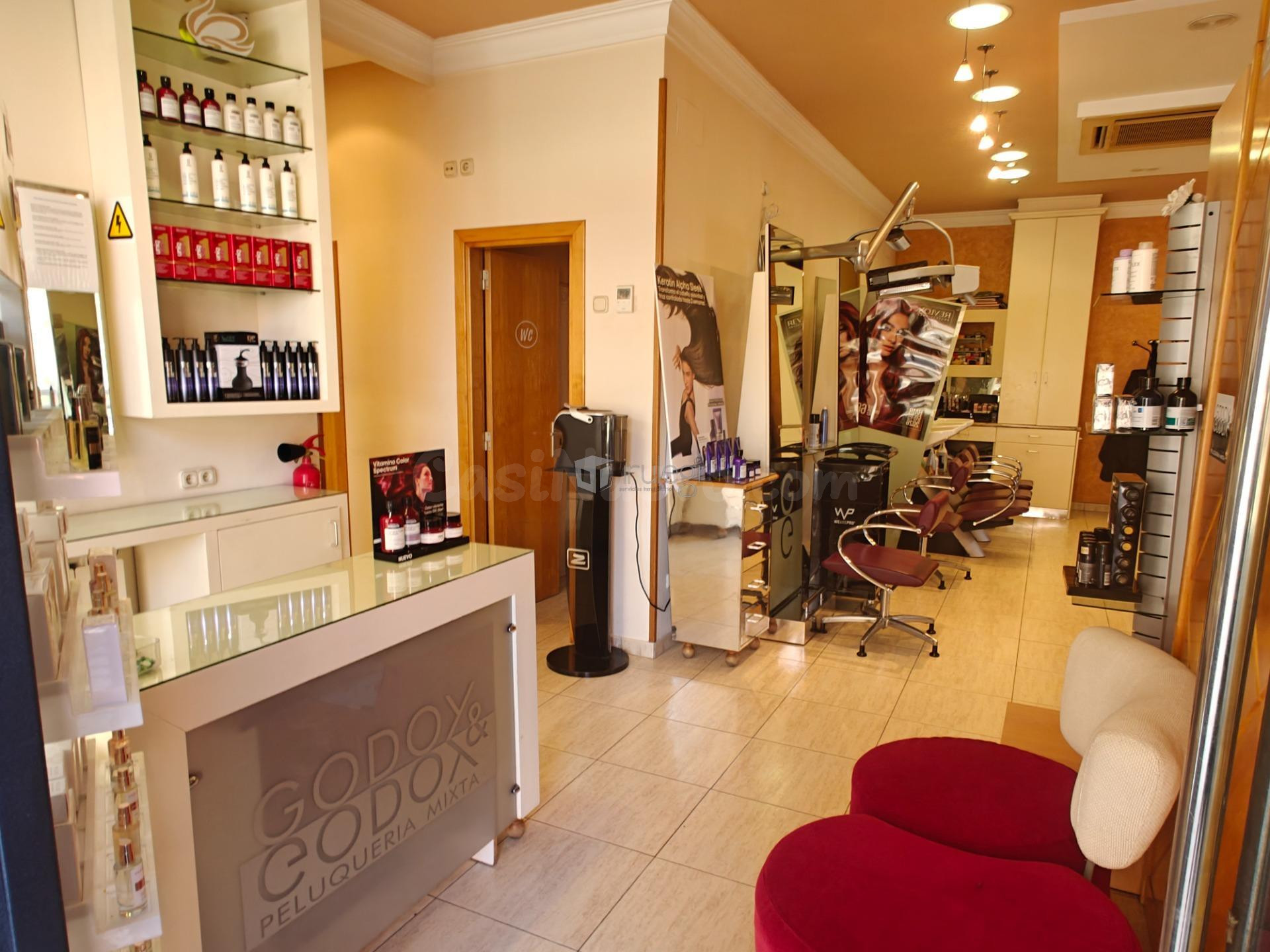 SE VENDE PELUQUERIA CON TIENDA Y MAQUINARIA EN ANDOAIN - foto 2