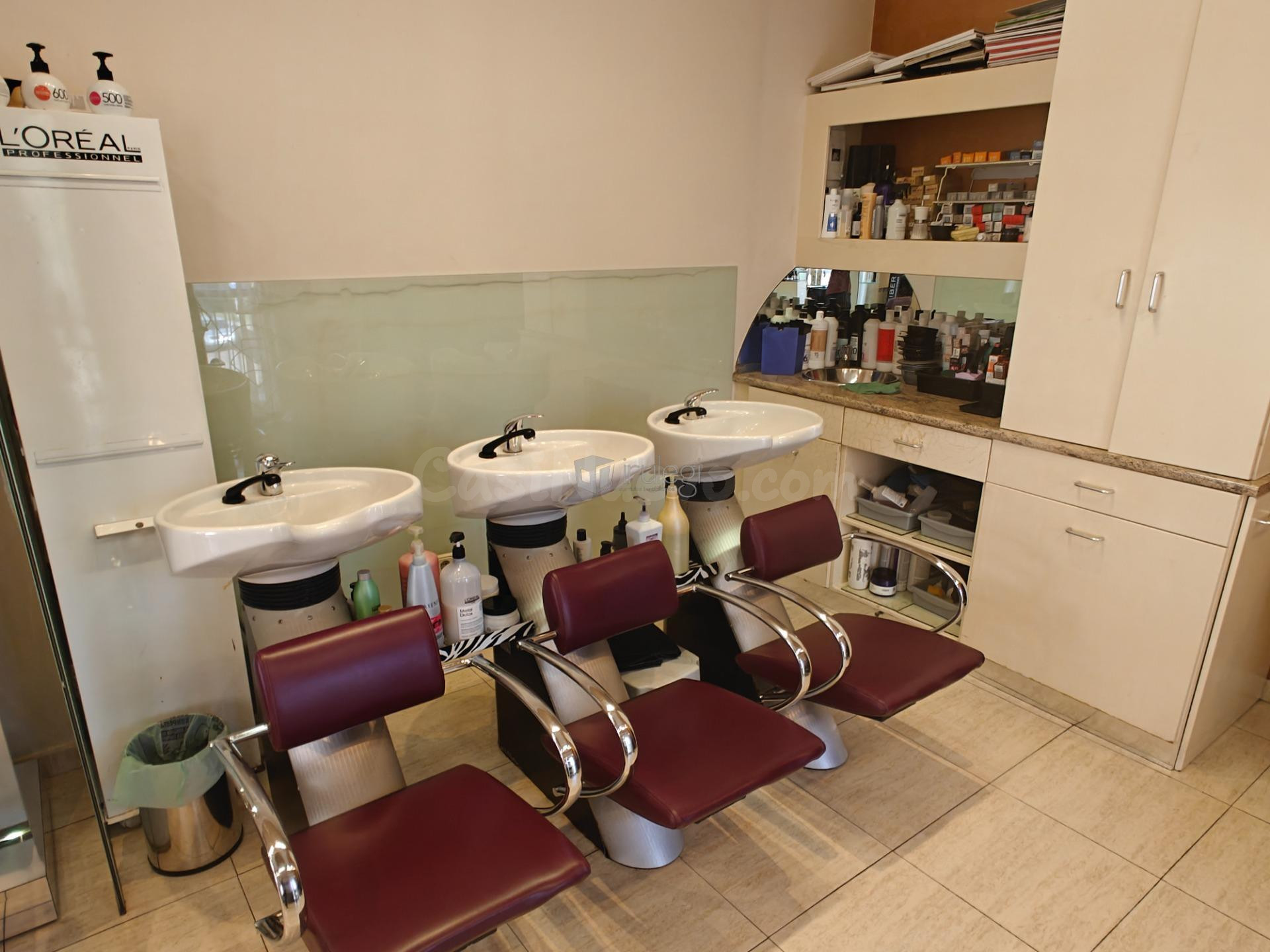 SE VENDE PELUQUERIA CON TIENDA Y MAQUINARIA EN ANDOAIN - foto 3