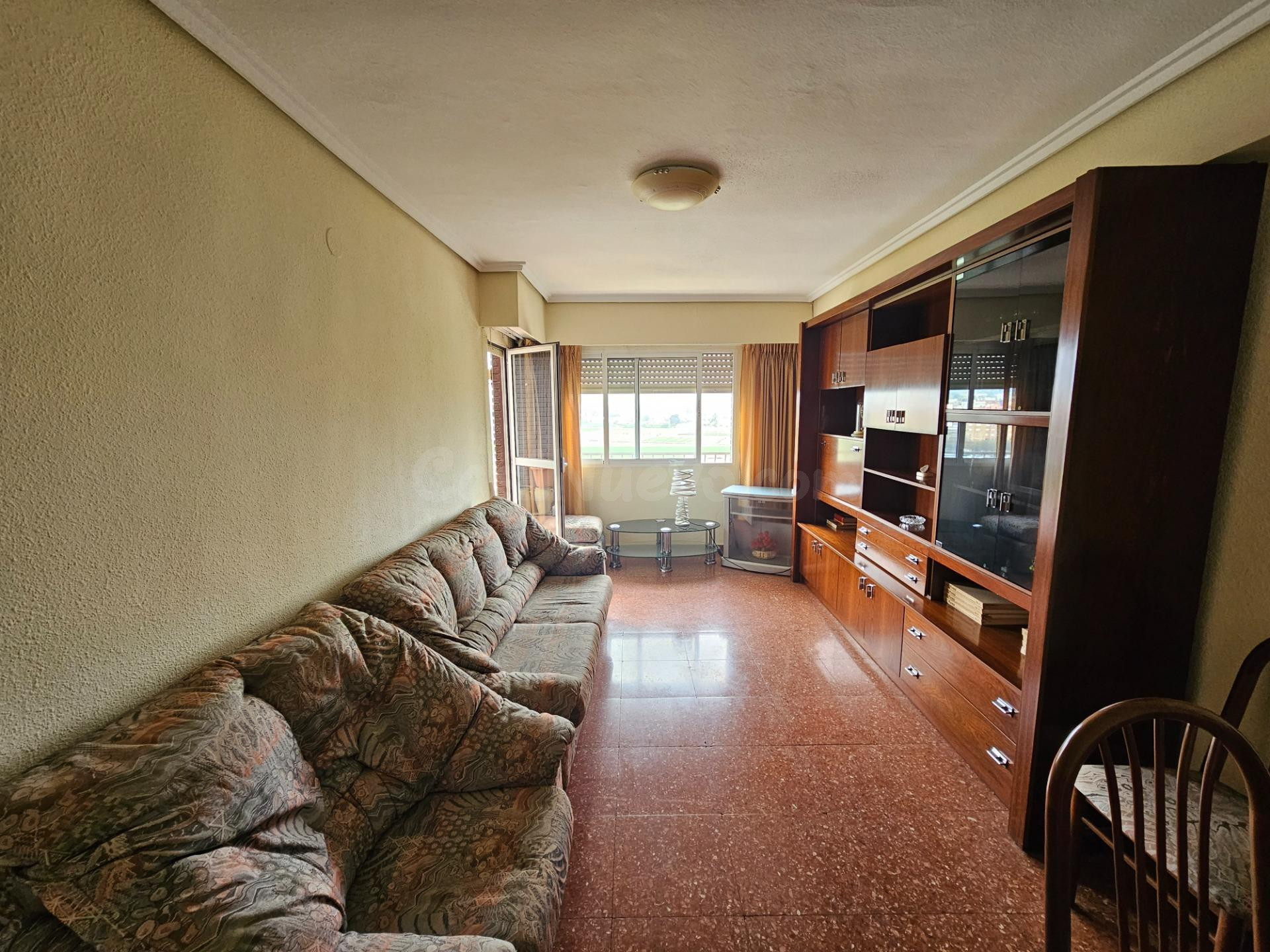 Piso con mucho potencial, todo exterior y vistas al mar, a l - foto 2