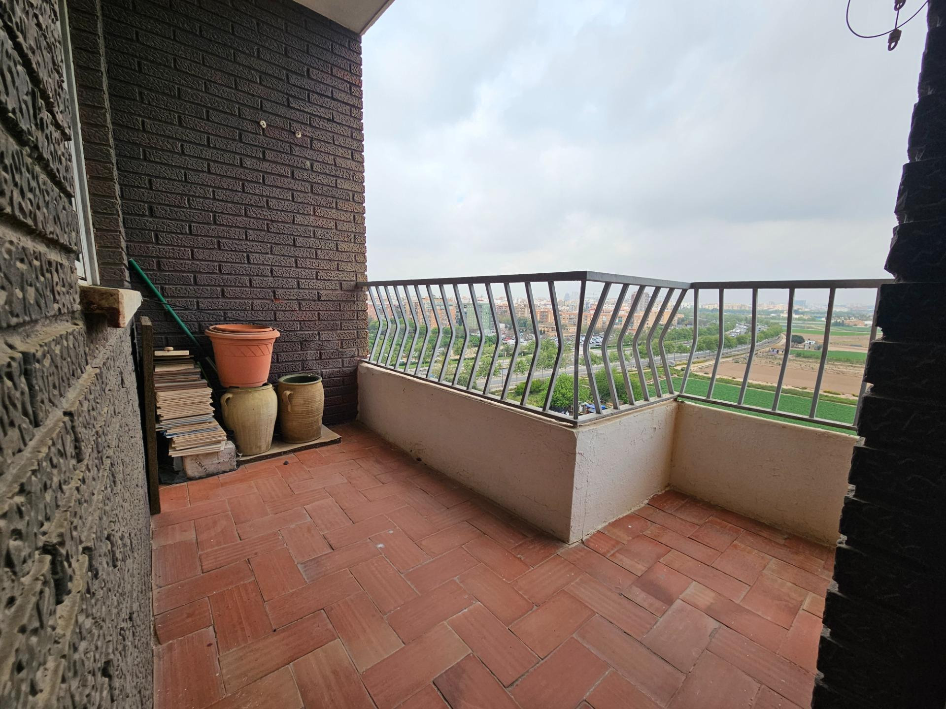 Piso con mucho potencial, todo exterior y vistas al mar, a l - foto 4