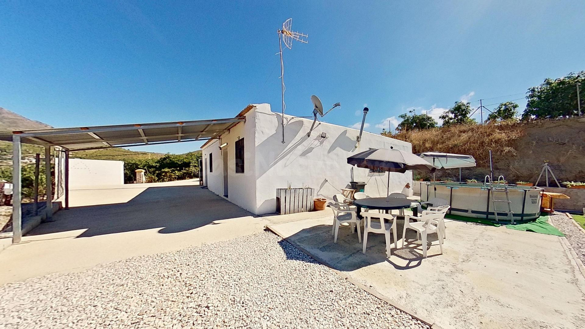 CORTIJO Y PARCELA DE 2.869 M2  EN MOLVÍZAR