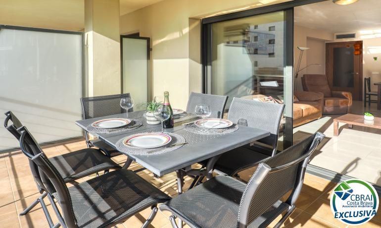 Apartamento de alto standing en Roses a 50 m del mar - foto 2