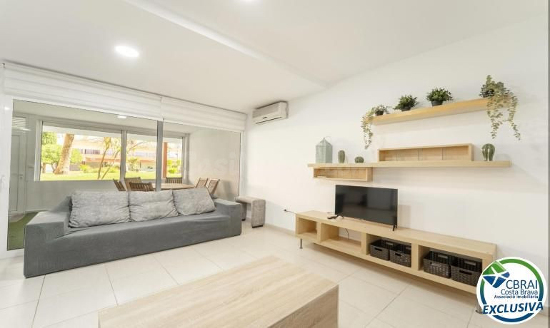 Moderno apartamento en planta baja en complejo residencial c