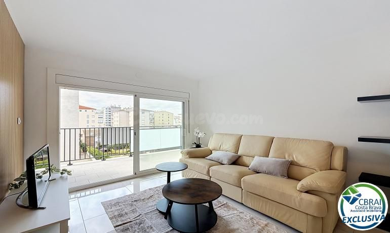Apartamento 2 dormitorios renovado con terraza en Santa Marg - foto 2